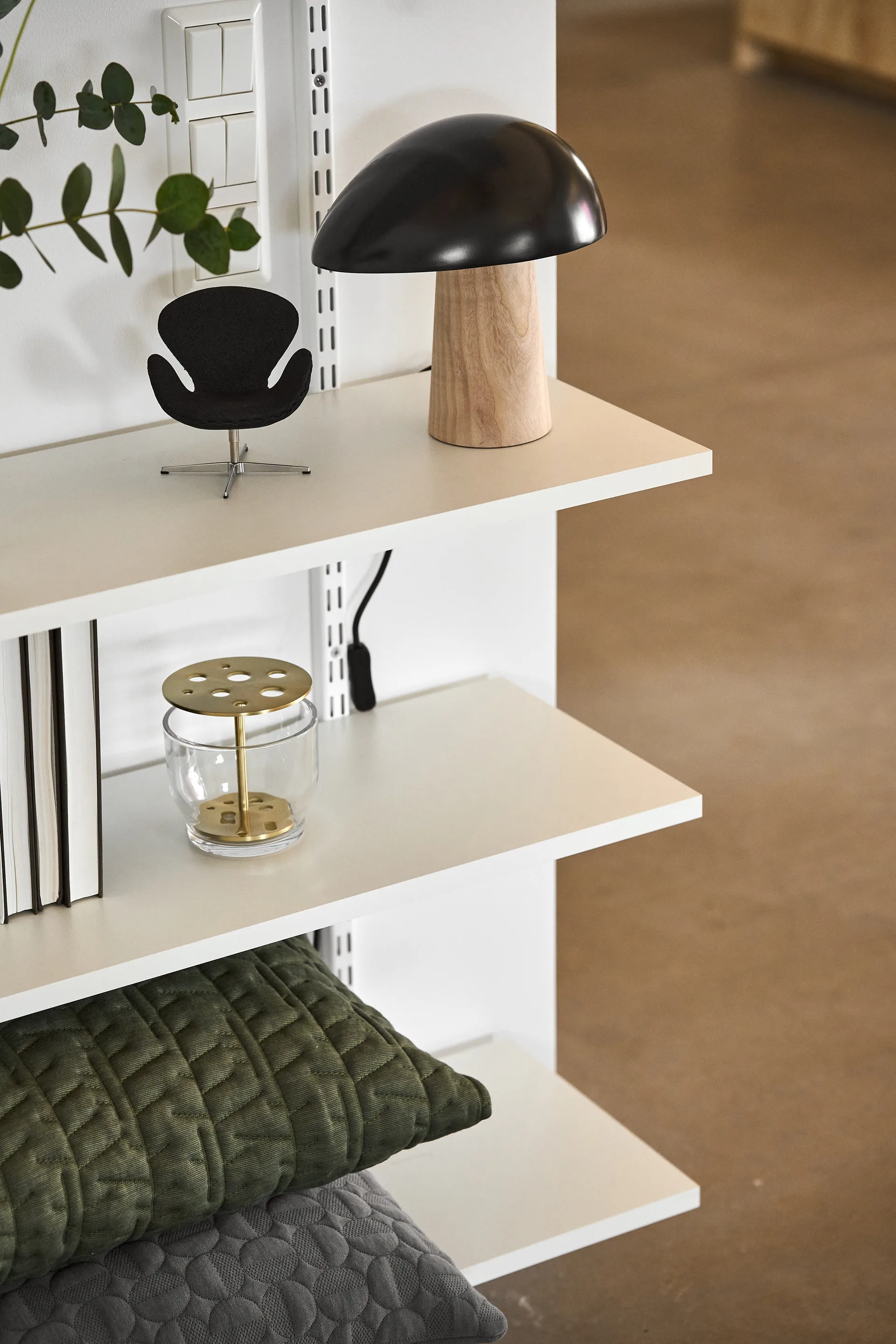 Night Owl -pöytävalaisin, tuhka, Midnight blue Fritz Hansen