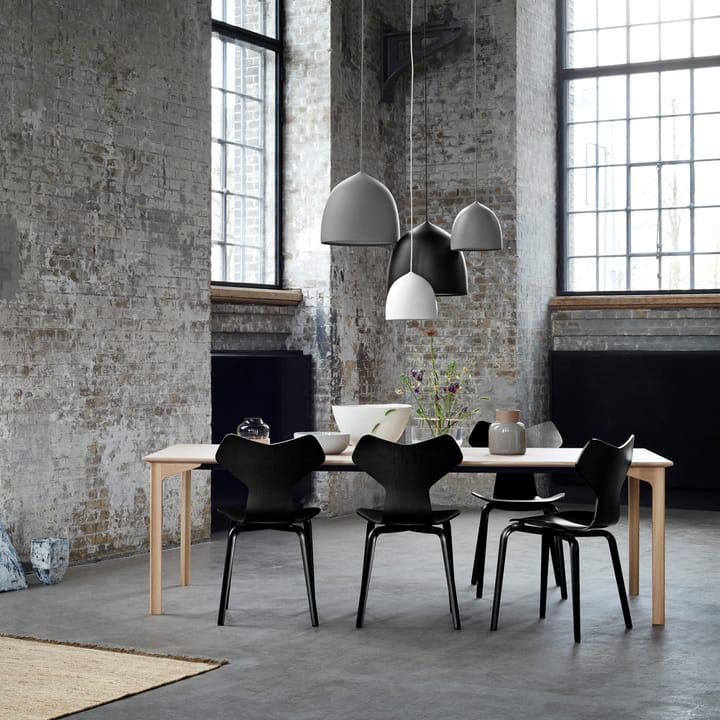 Suspence P2 -riippuvalaisin, Musta Fritz Hansen