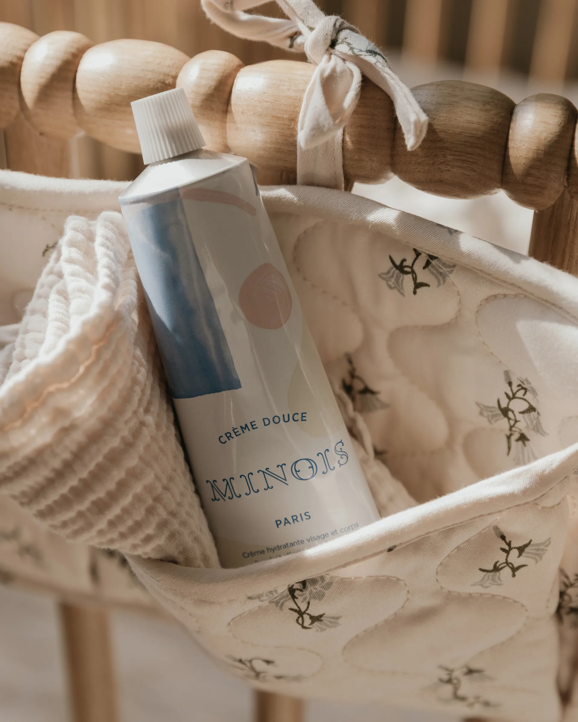 Bluebell satiini tikattu sängyn tasku, 18x43 cm Garbo&Friends