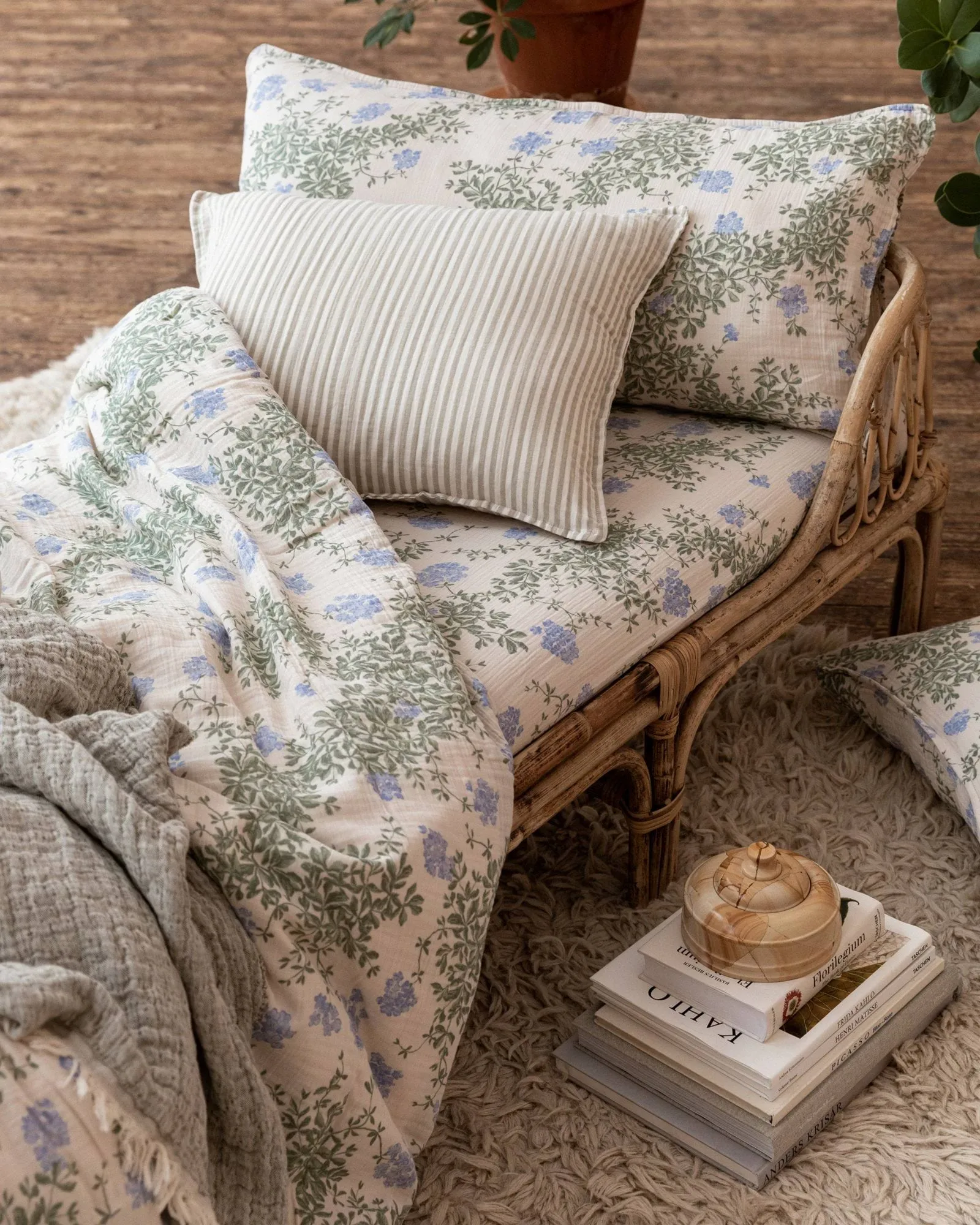 Plumbago Muslin pussilakana, 150x210 cm Garbo&Friends
