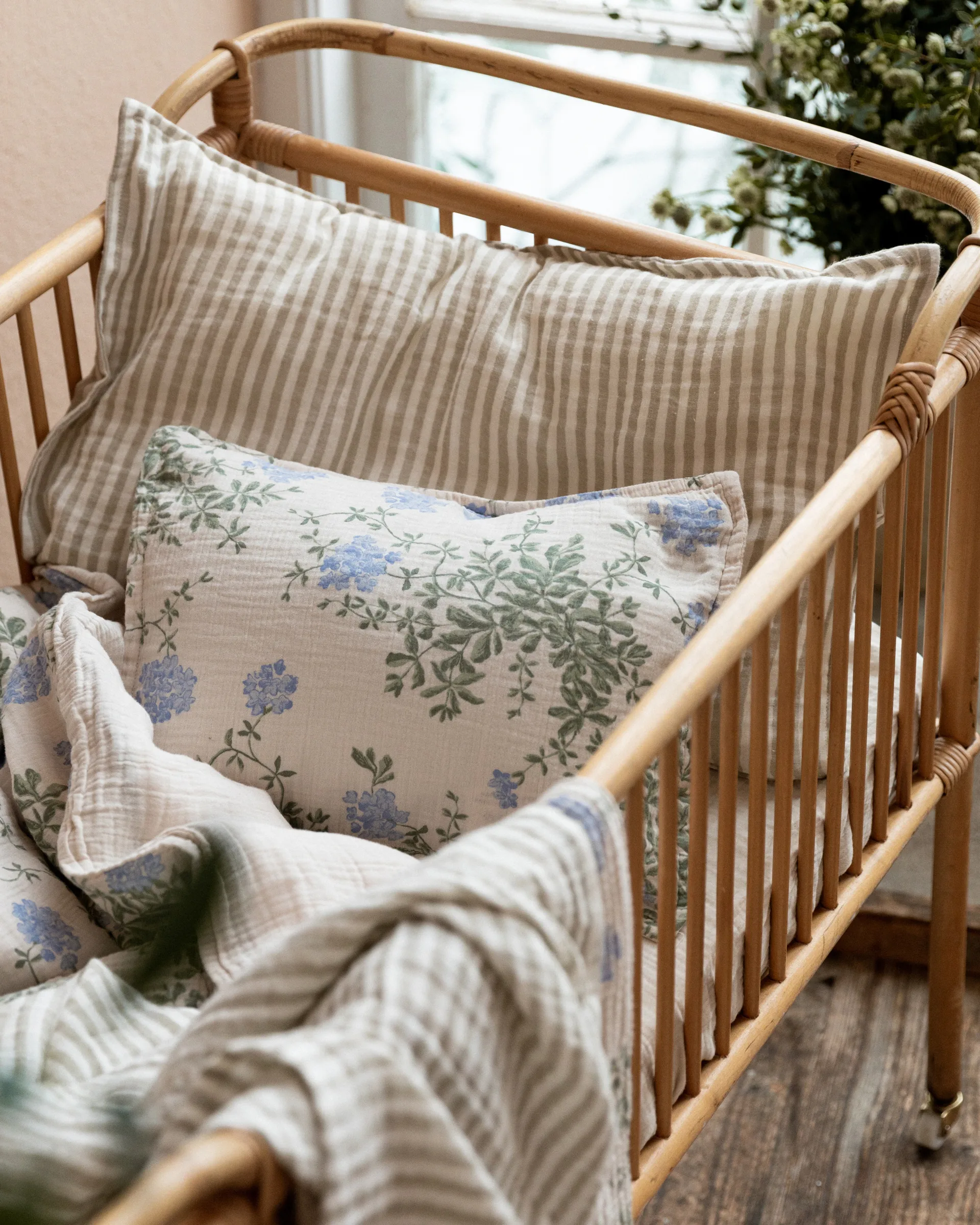 Plumbago Muslin pussilakanasetti junior, 100x140 cm/40x60 cm Garbo&Friends