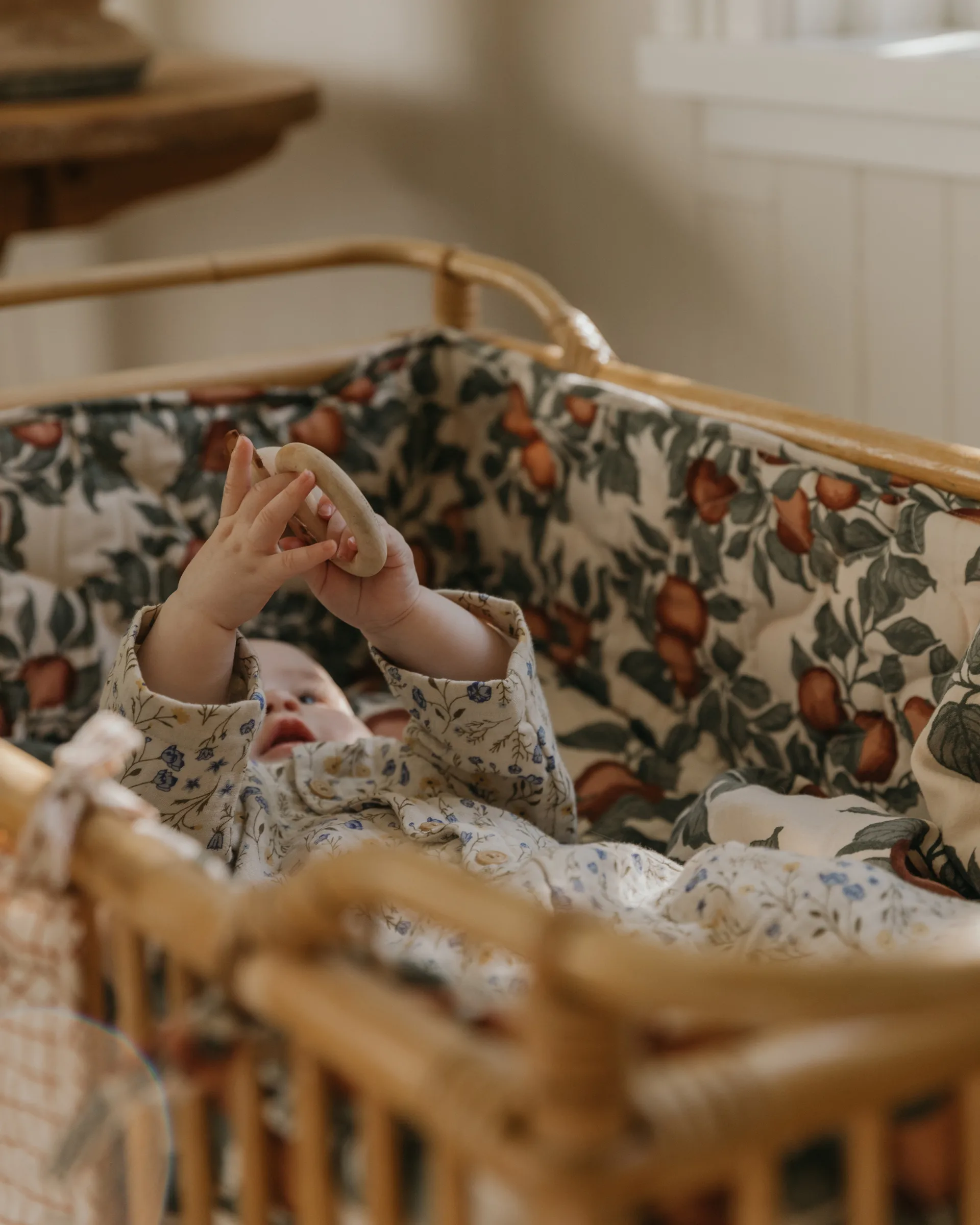 Pomme Satin Quilted pinnasängyn reunapehmuste, 360x30x0,5 cm Garbo&Friends