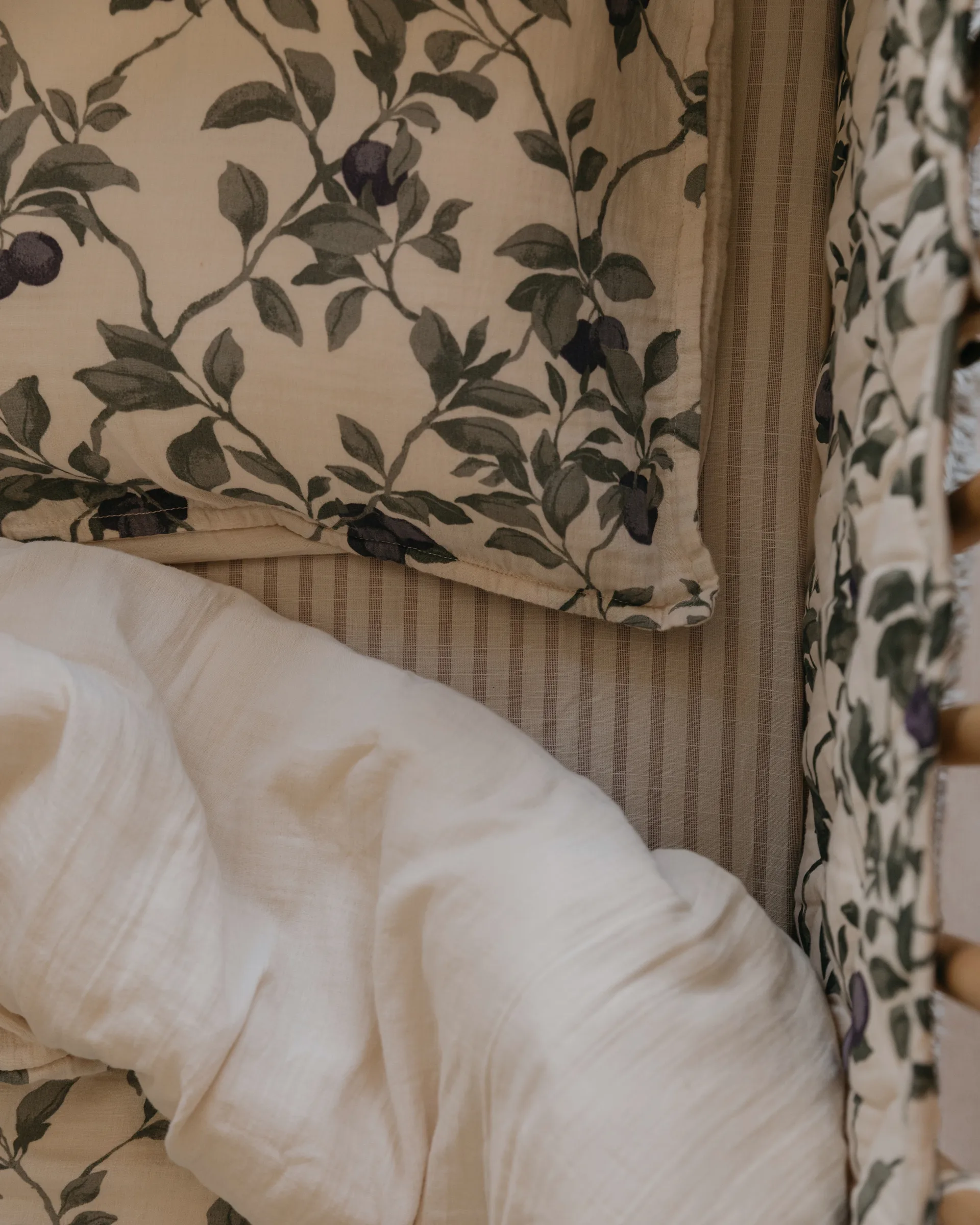 Stripe Mauve muotoonommeltu lakana, 70x140x20 cm Garbo&Friends