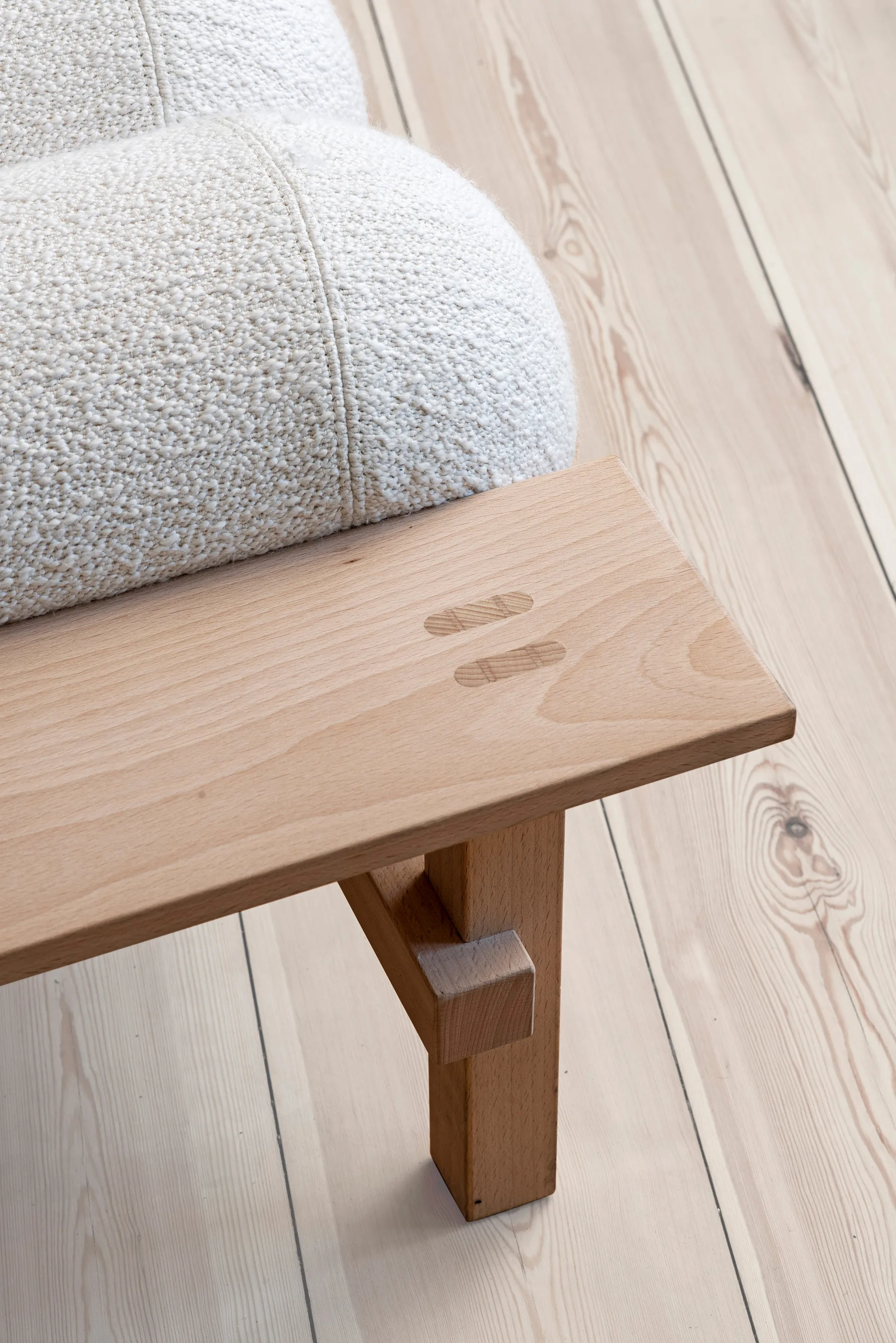 Dag päivävuode, Pyökki-Barnum bouclé 01 Off white Gärsnäs