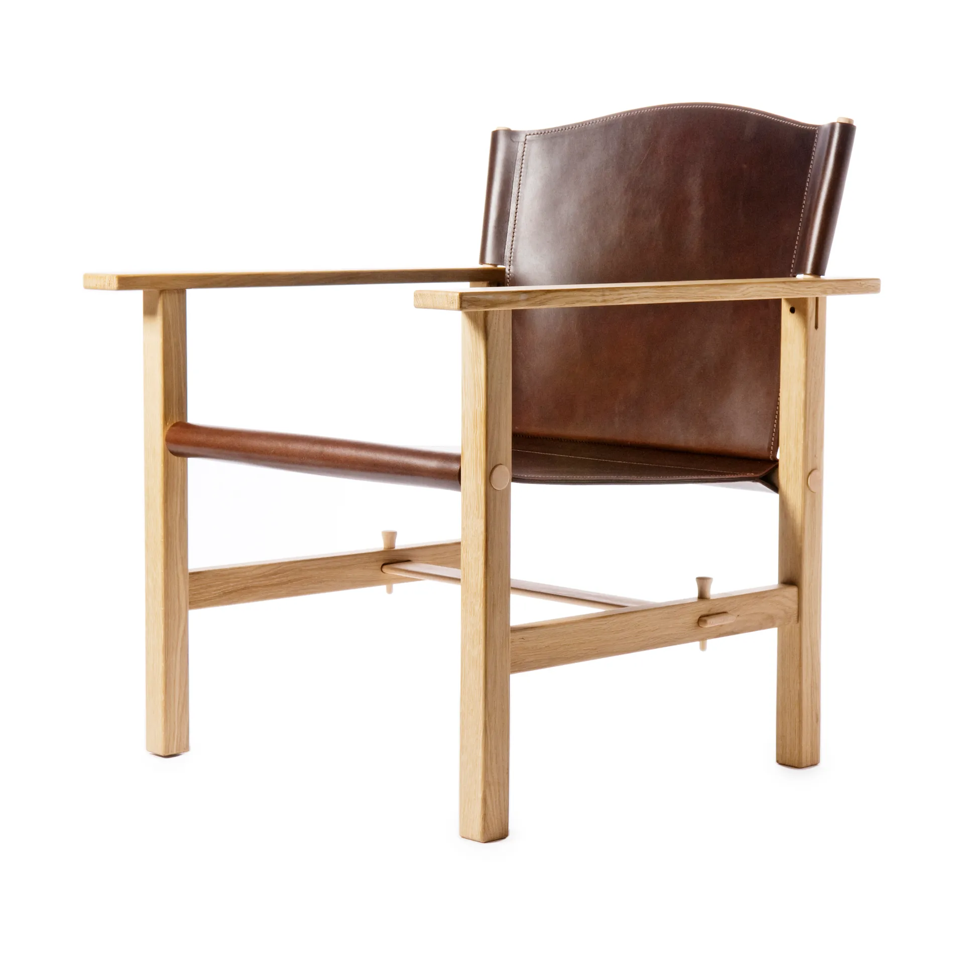 Ferdinand nojatuoli, Tammi-käsittelemätön-Tärnsjö nahka tummanruskea Gärsnäs