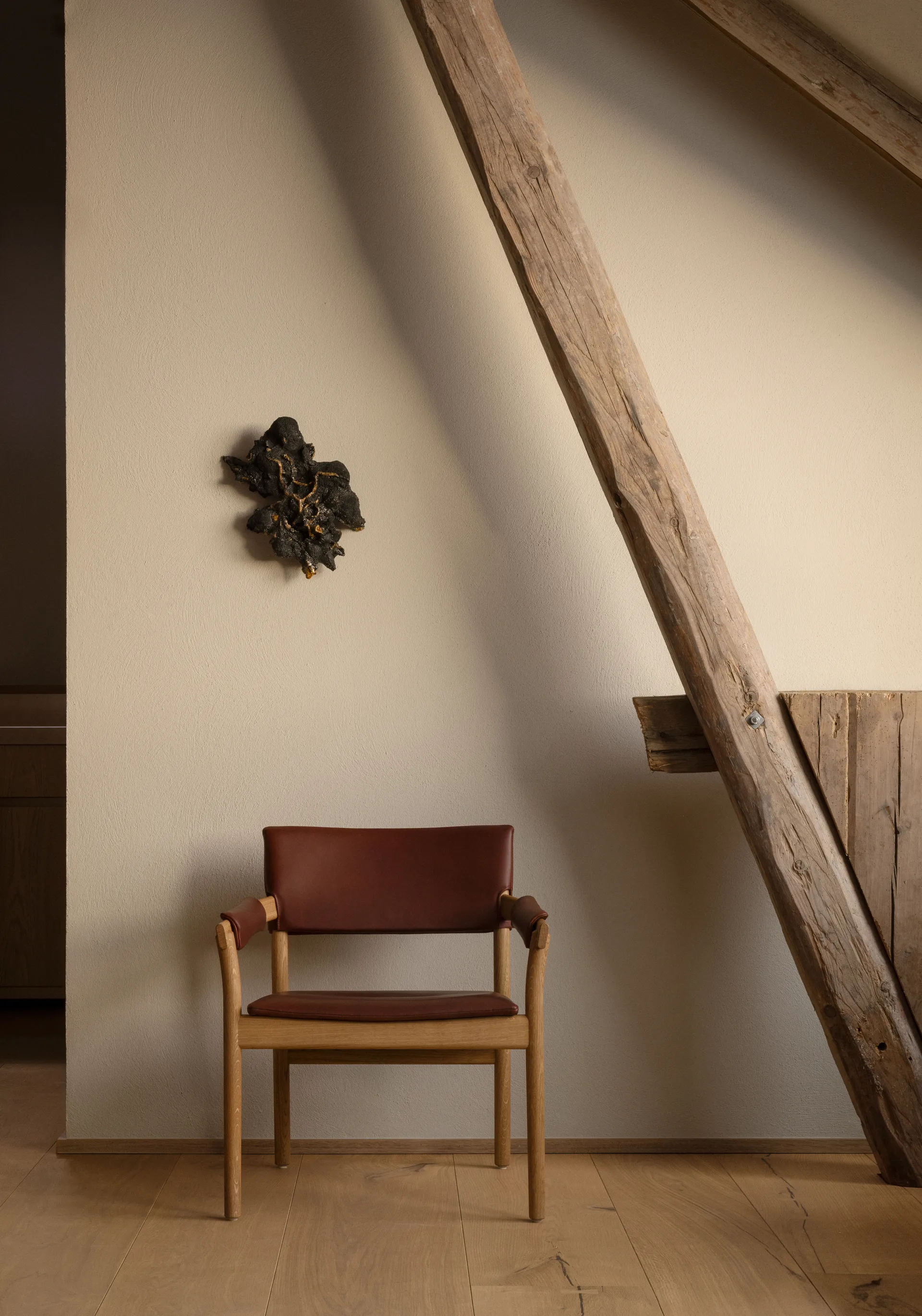 Vyn nojatuoli verhoiltu istuinosa, Monocoat natural-Elmosoft 43283 Gärsnäs