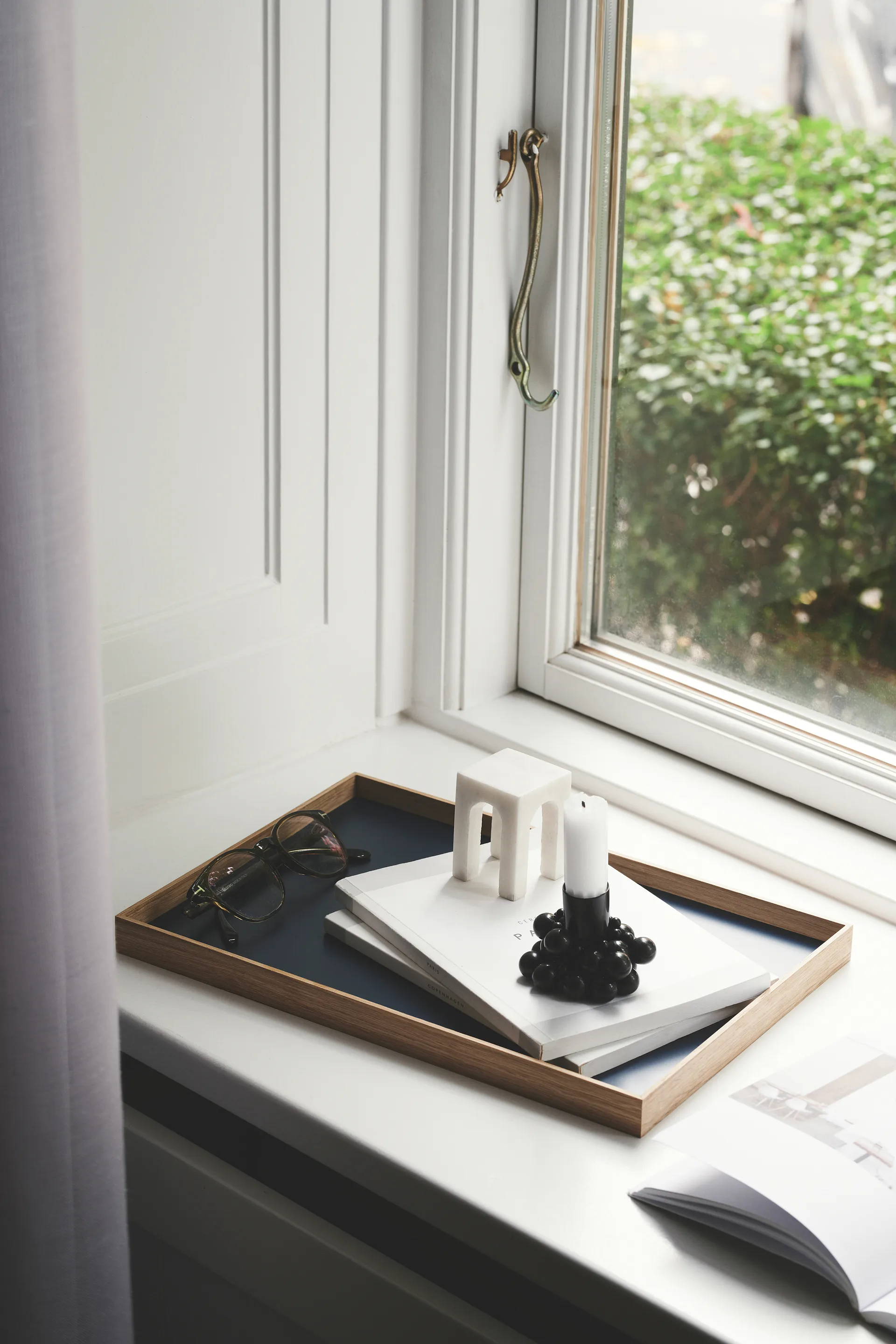 Frame tarjotin medium 23x34 cm, Tammi-sininen Gejst