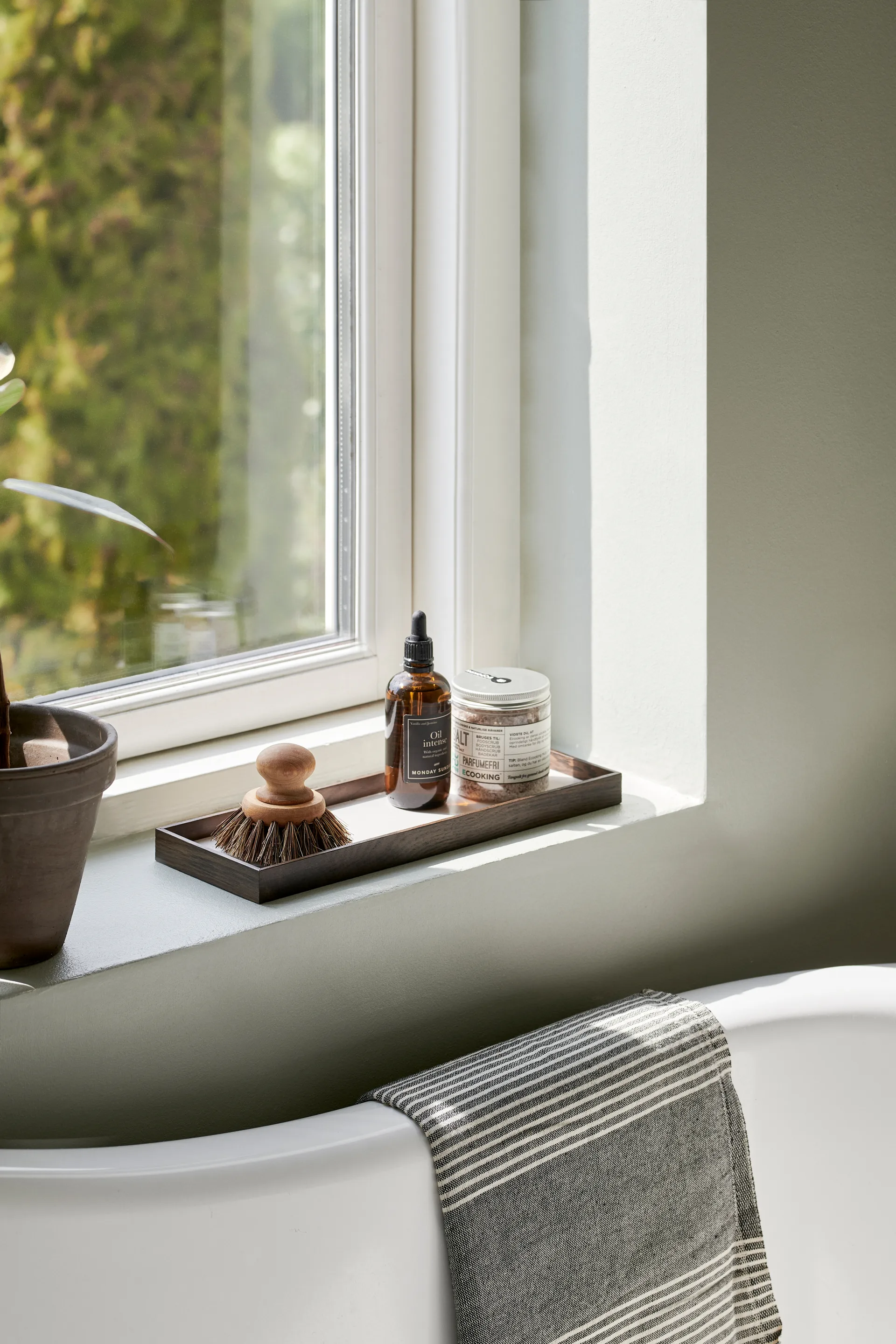 Frame tarjotin small 11x32,4 cm, Savutammi-beige Gejst