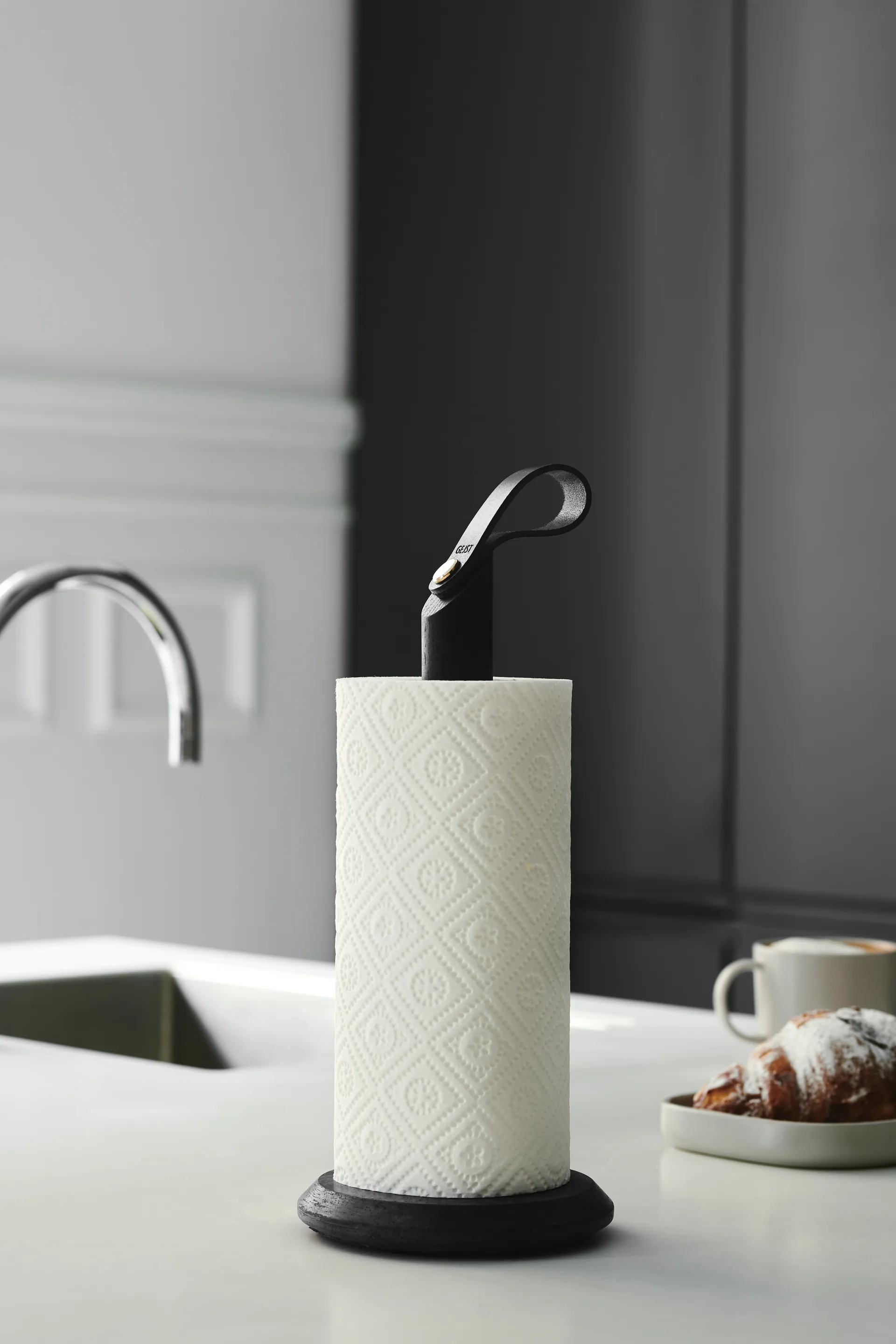 Grab talouspaperiteline, Mustaksi petsattu tammi  Gejst