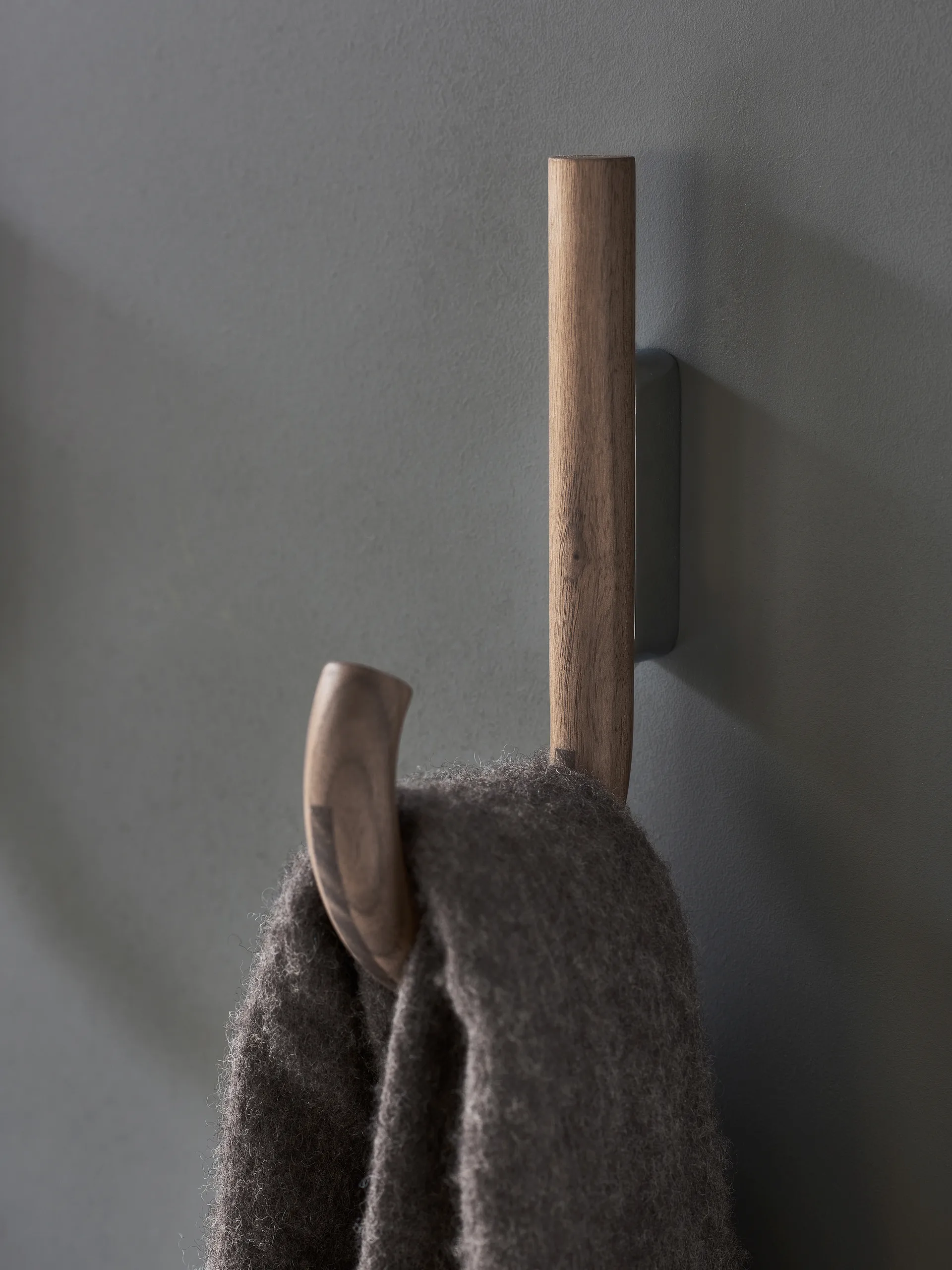 Hook koukku 19 cm, Saksanpähkinä-musta Gejst