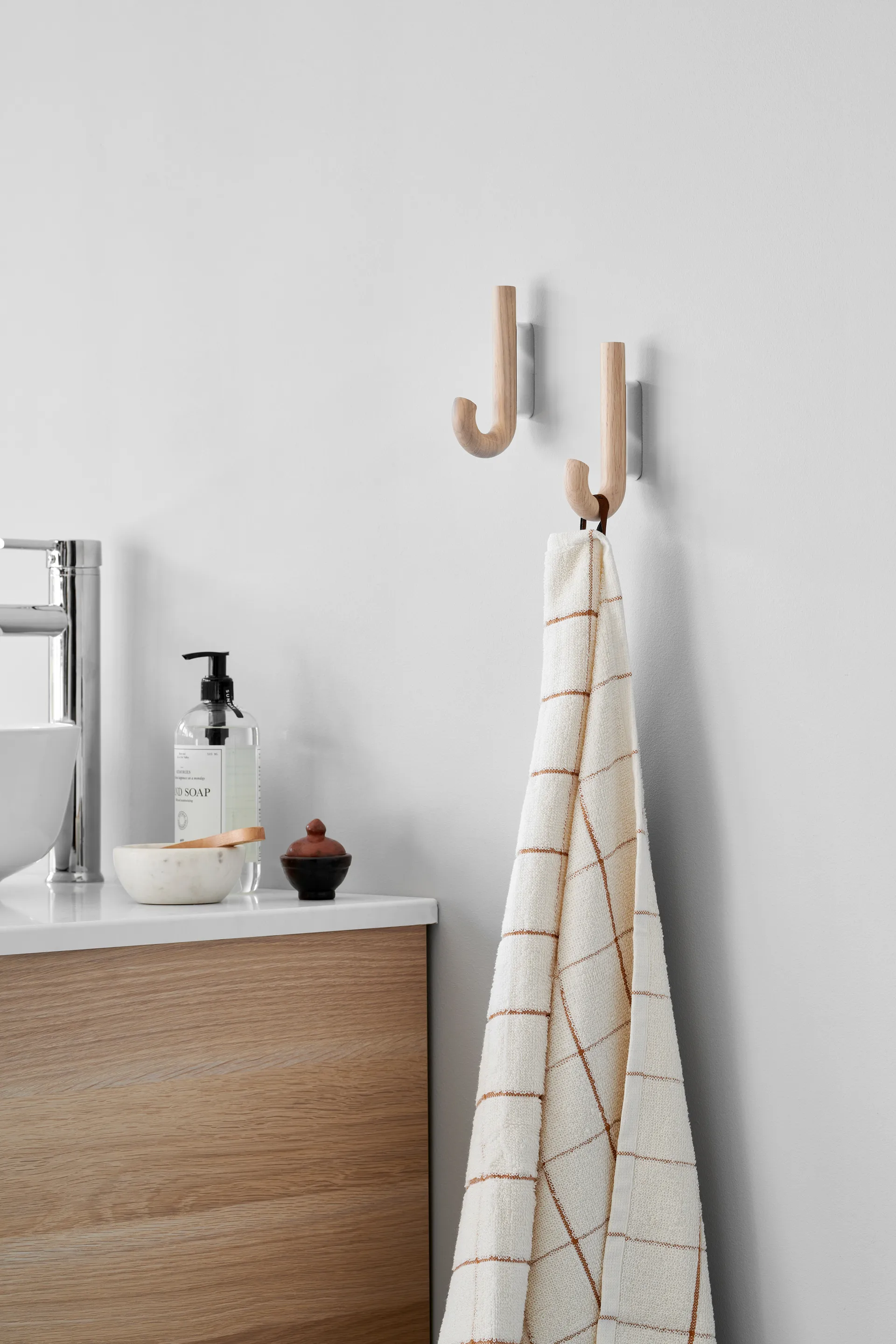 Hook koukku mini 13,3 cm, Tammi-kromi Gejst