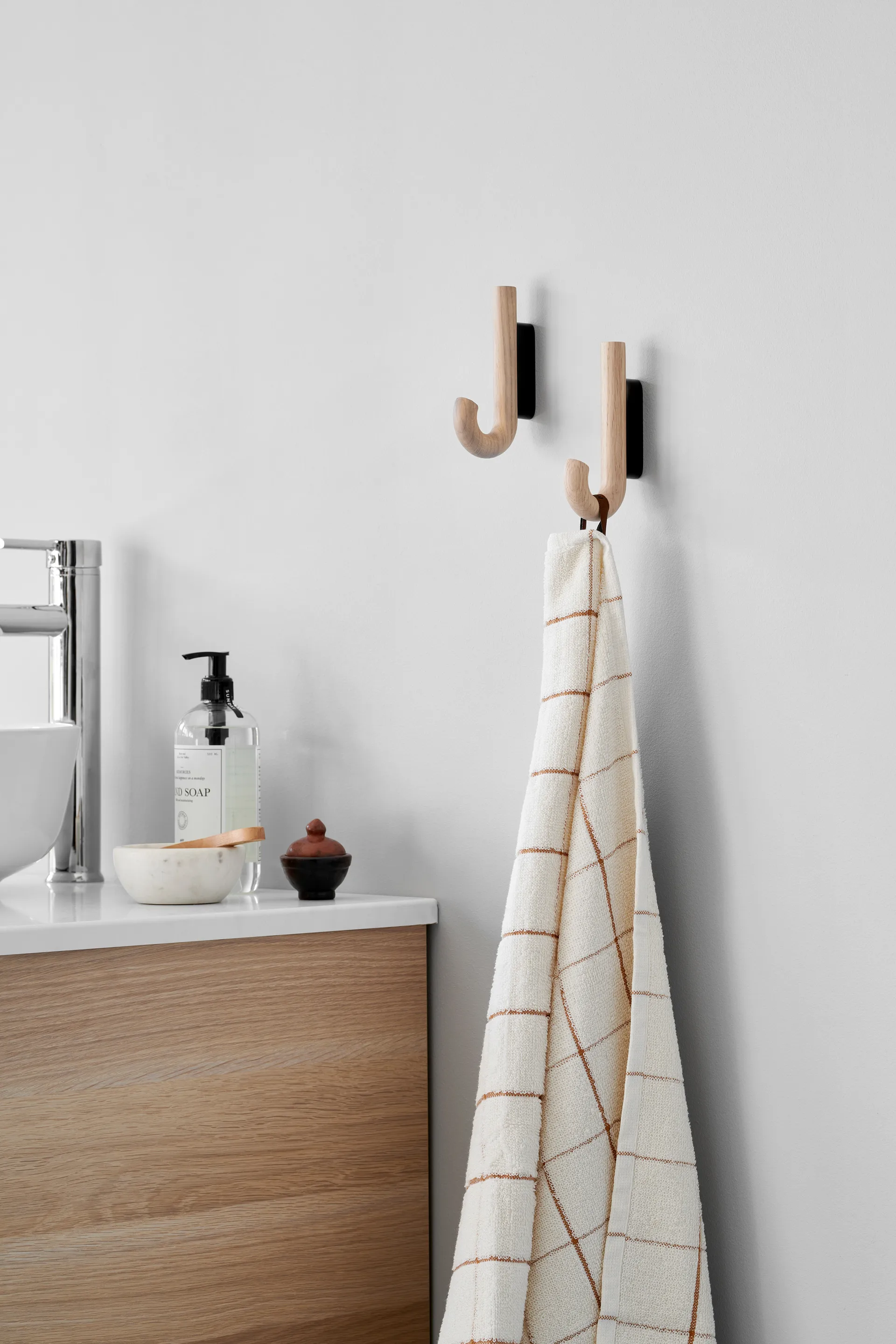 Hook koukku mini 13,3 cm, Tammi-musta Gejst