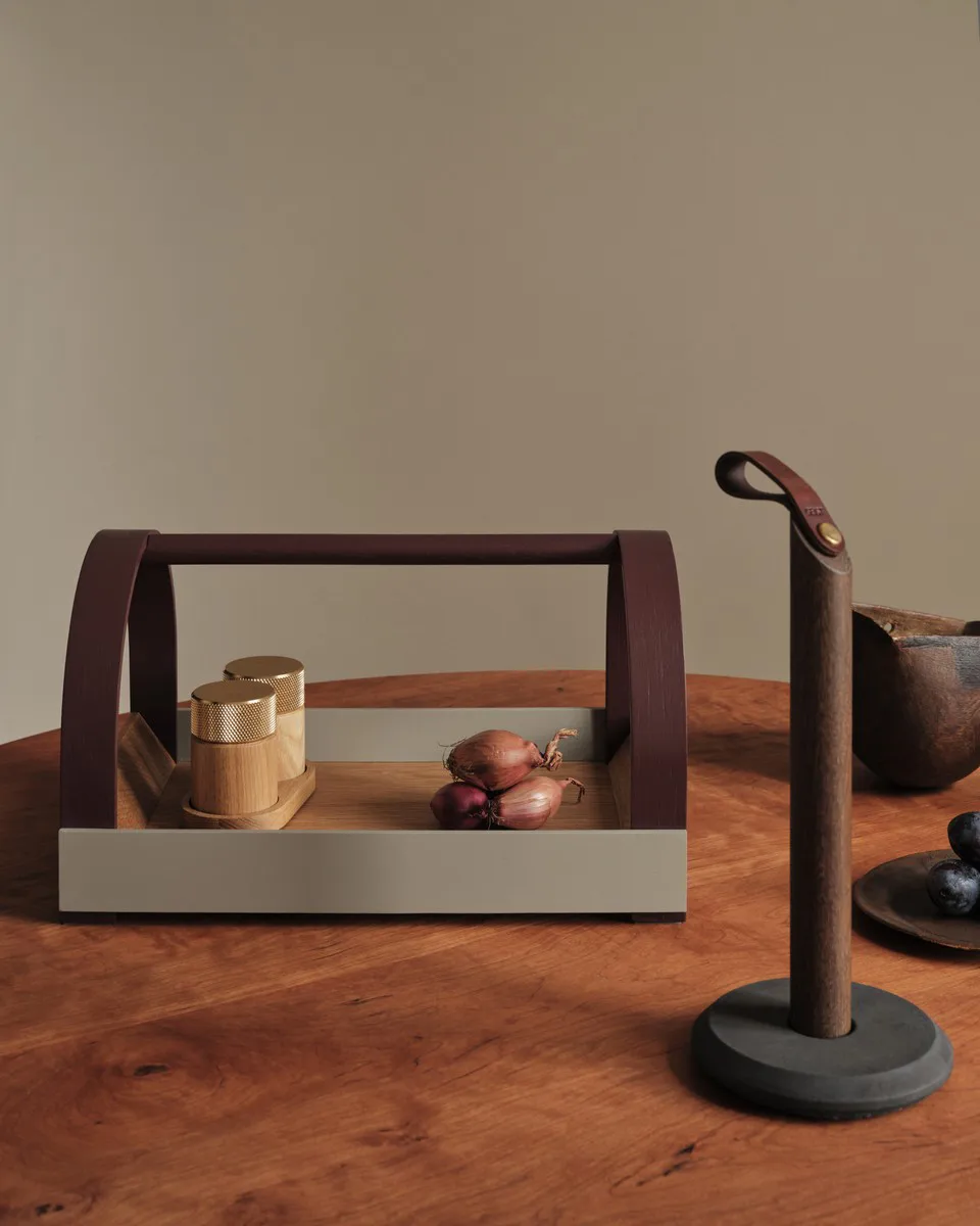 Kydo tarjotin kahvoilla 40,5×27×23,5 cm, Tammi-grey burgundy Gejst