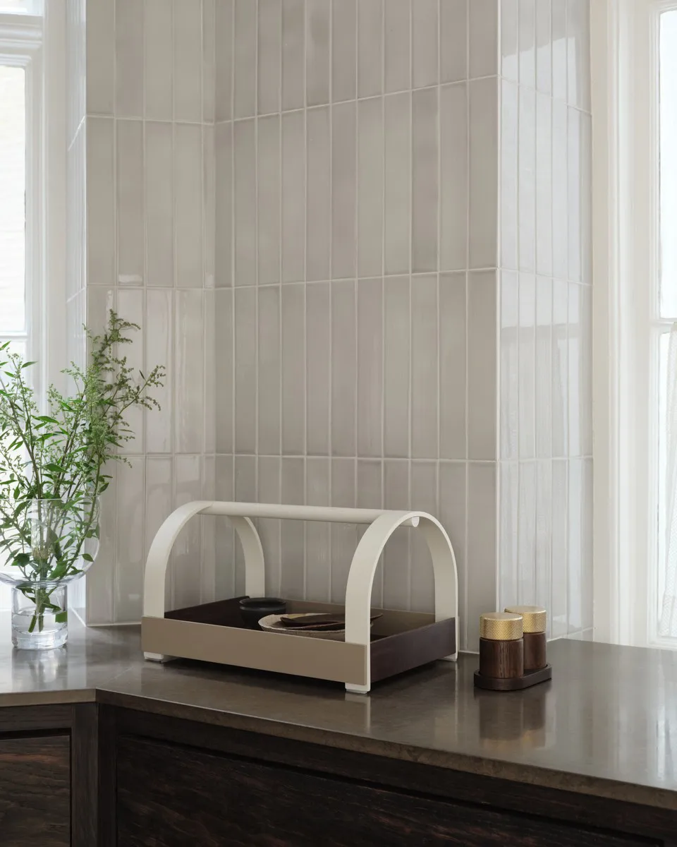 Kydo tarjotin kahvoilla 40,5×27×23,5 cm, Tumma tammi-beige white Gejst