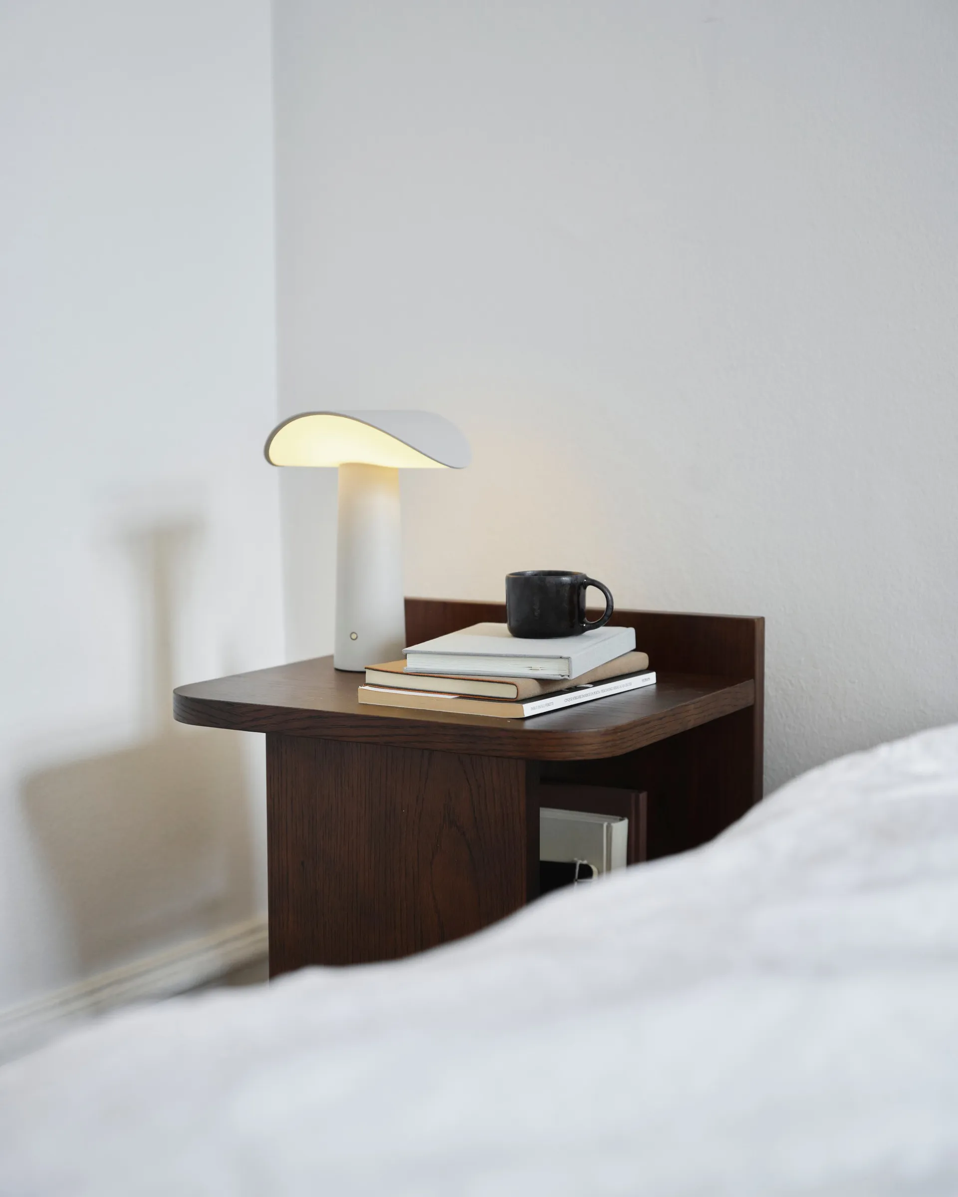 Lium kannettava pöytälamppu 22,5 cm, Lämmin harmaa Gejst