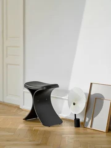 Luno jakkara 48×28×72 cm - Musta tammi–musta nahka - Gejst