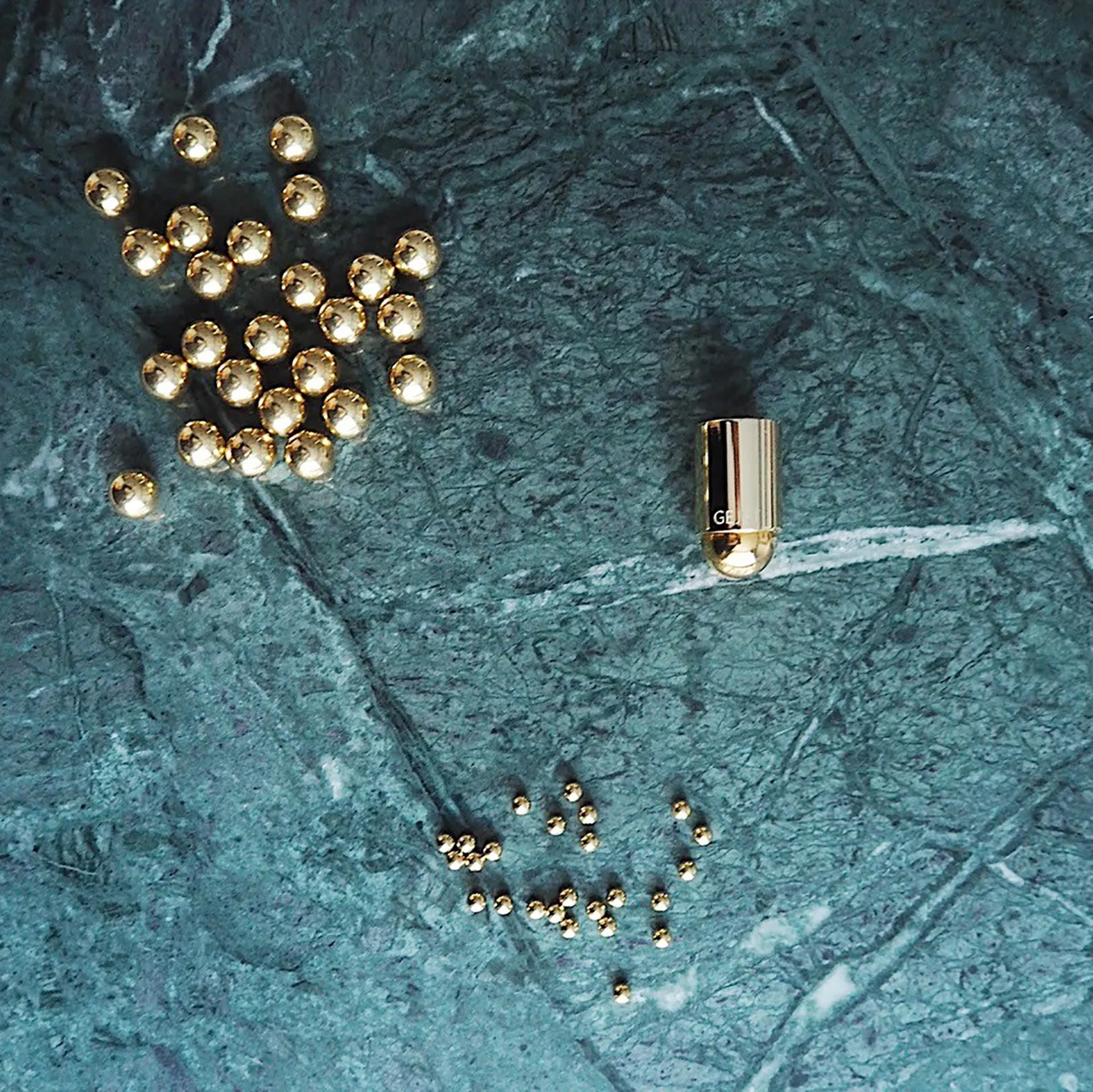 Molekyl kynttilänjalka 1, Messinki Gejst