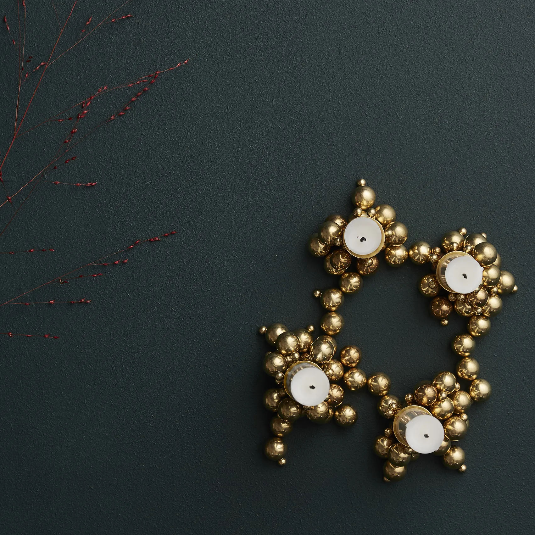 Molekyl kynttilänjalka 4, Messinki Gejst