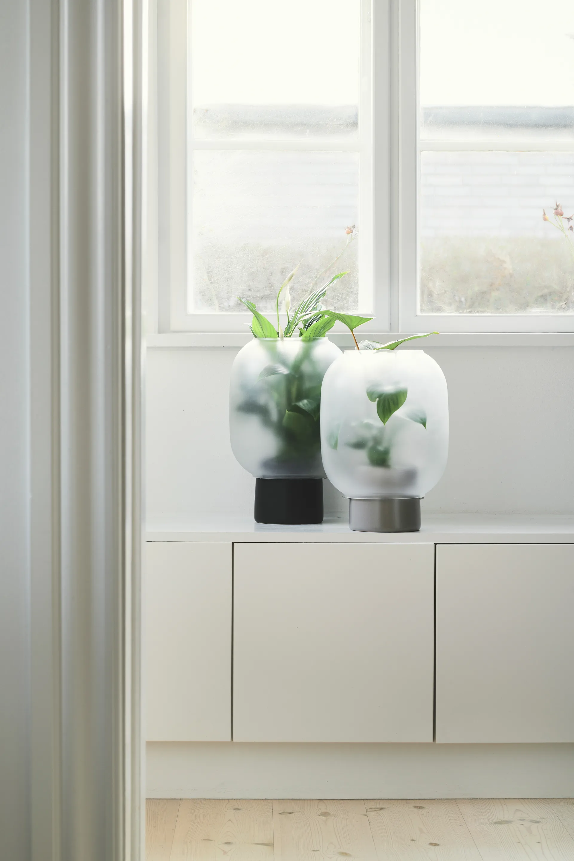 Nebl ruukku huurrutetulla lasilla Ø 26 cm, Musta Gejst