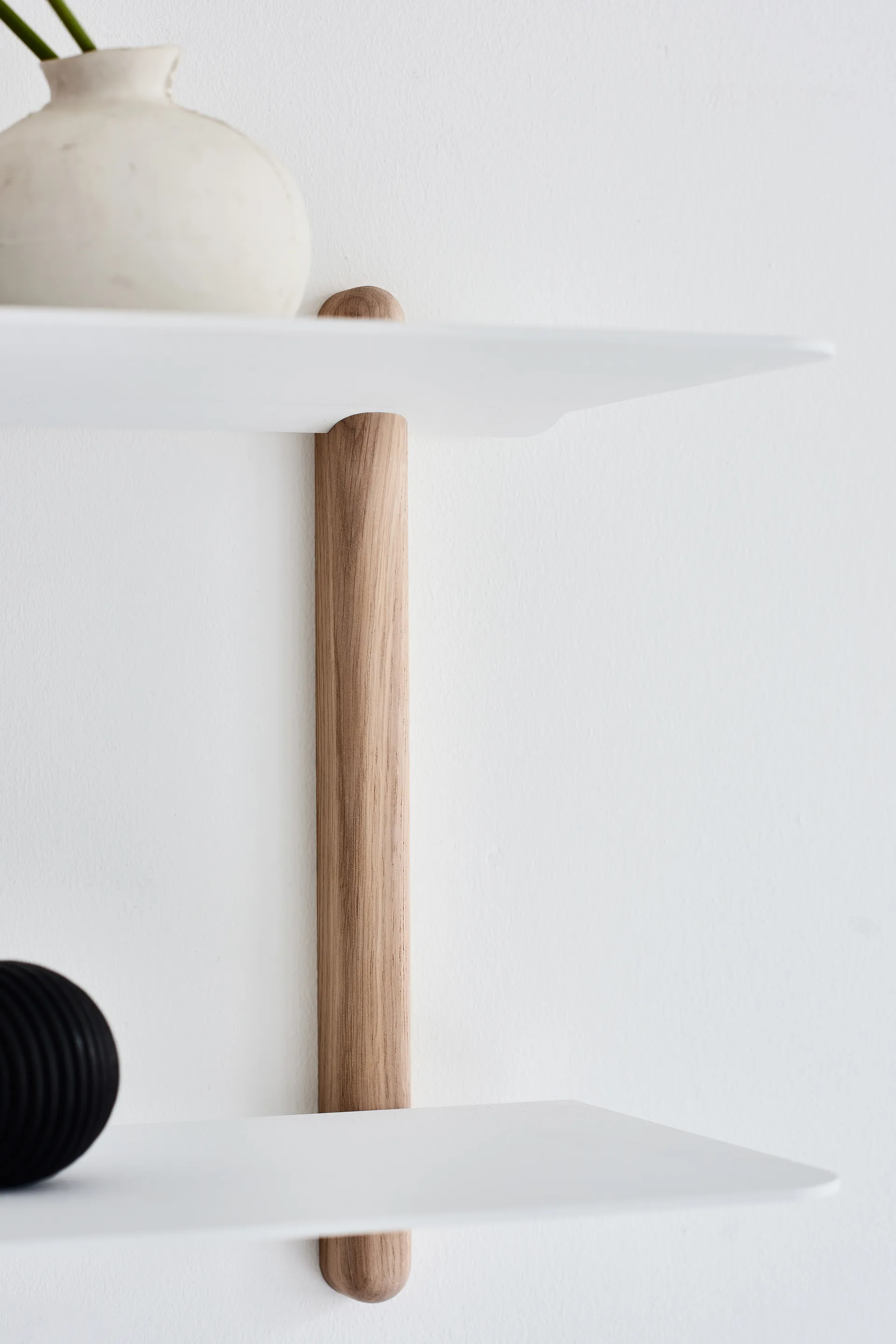 Nivo hylly F large, Vaalea tammi-valkoinen Gejst