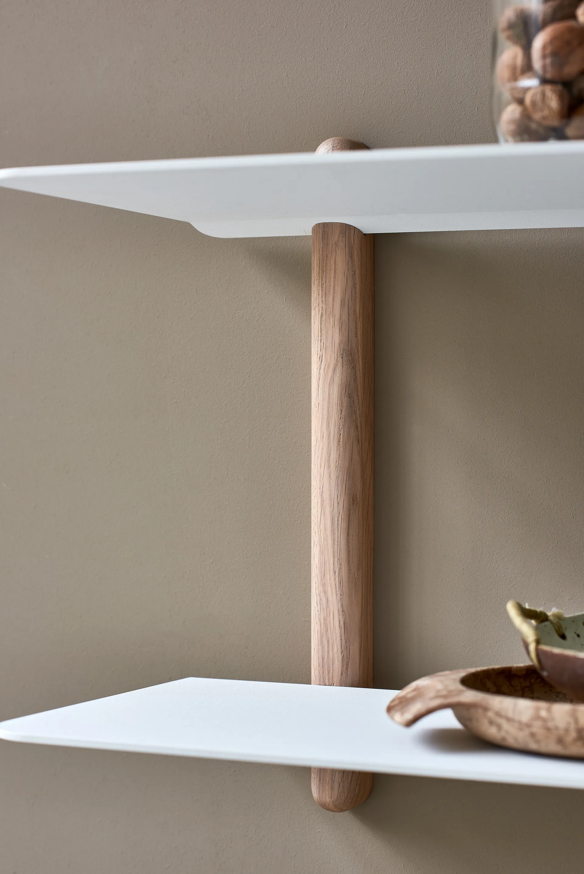 Nivo hylly F large, Vaalea tammi-valkoinen Gejst