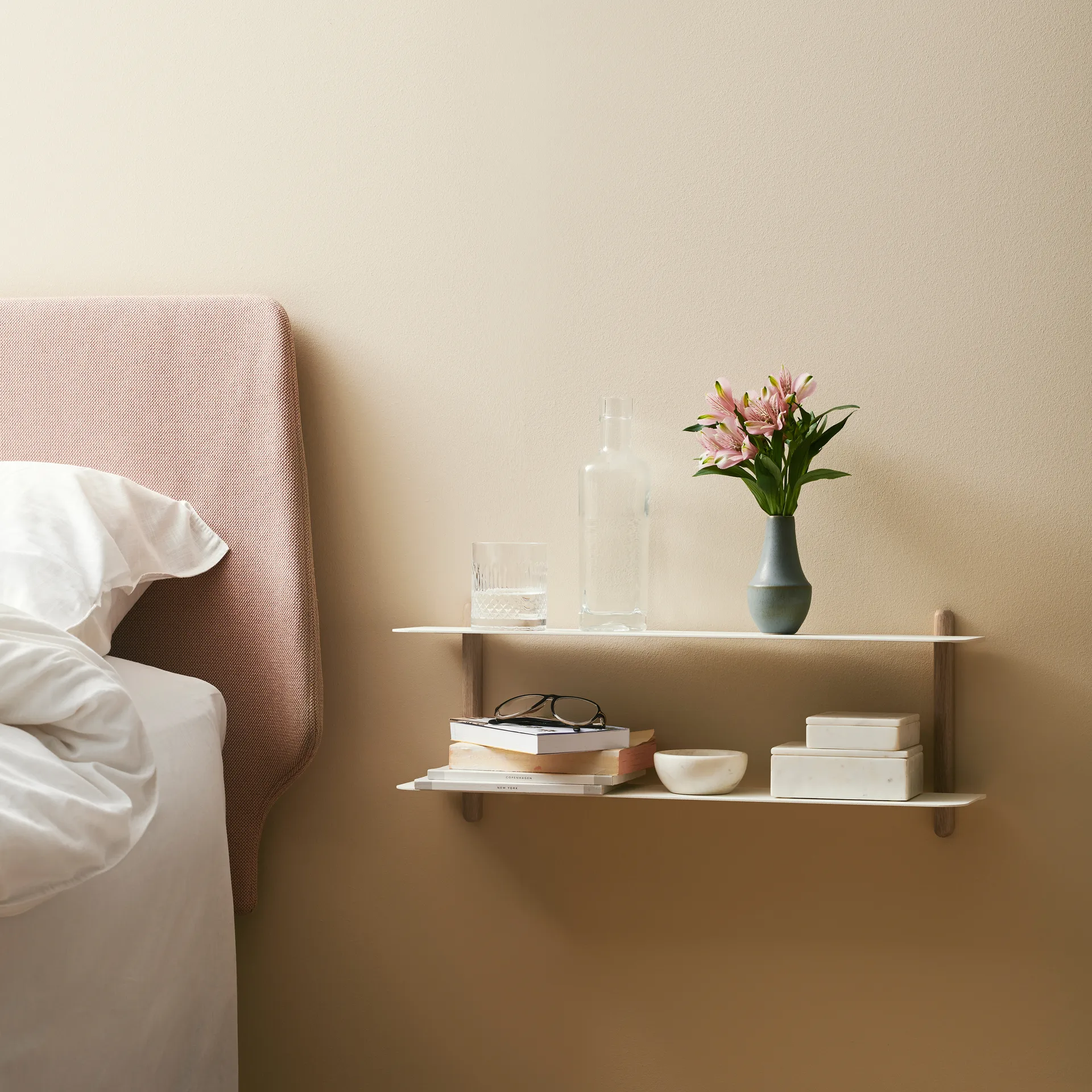 Nivo hylly F, Vaalea tammi-valkoinen Gejst