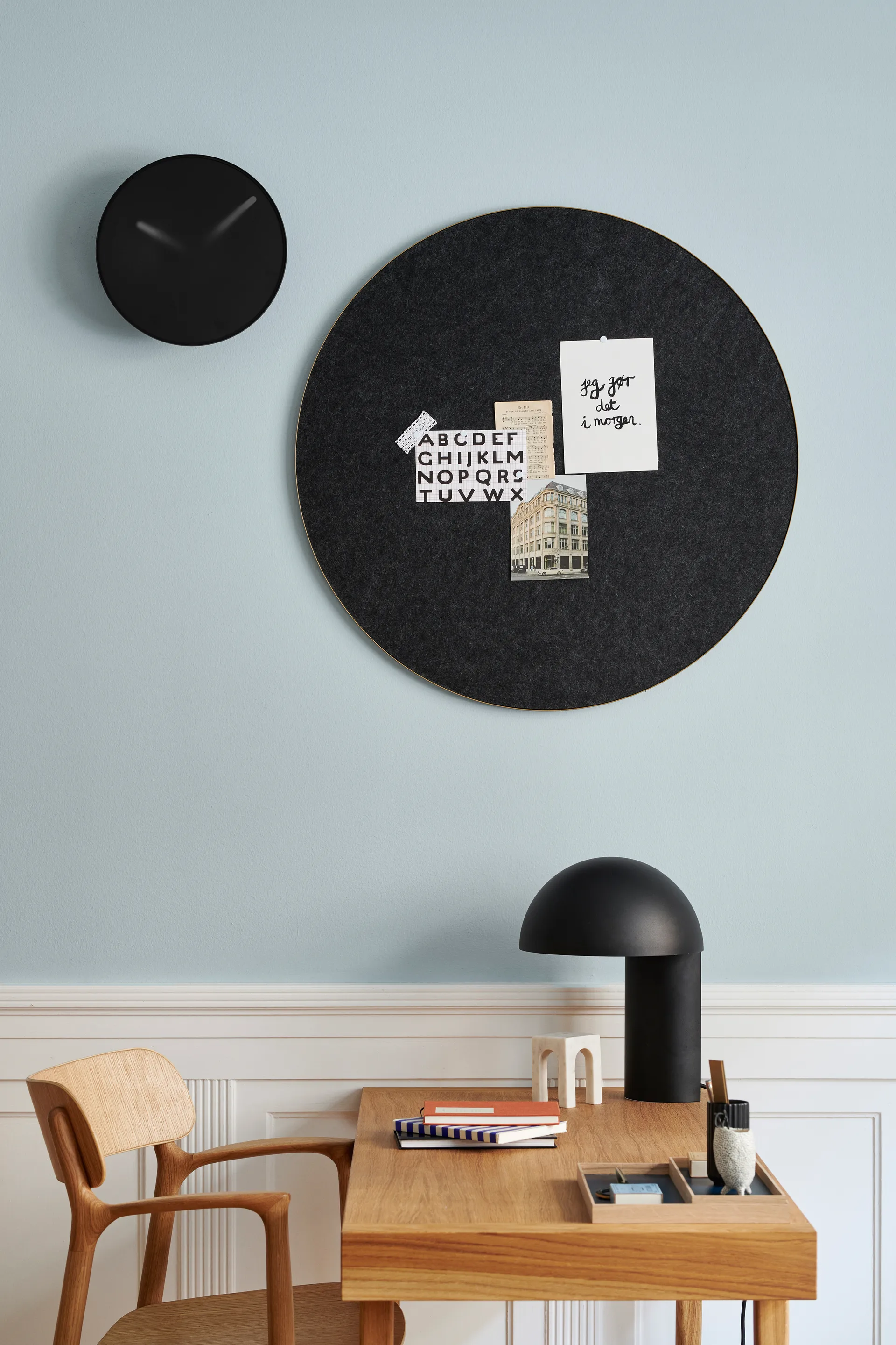 Retell pinboard ilmoitustaulu Ø 80 cm, Musta-messinki Gejst