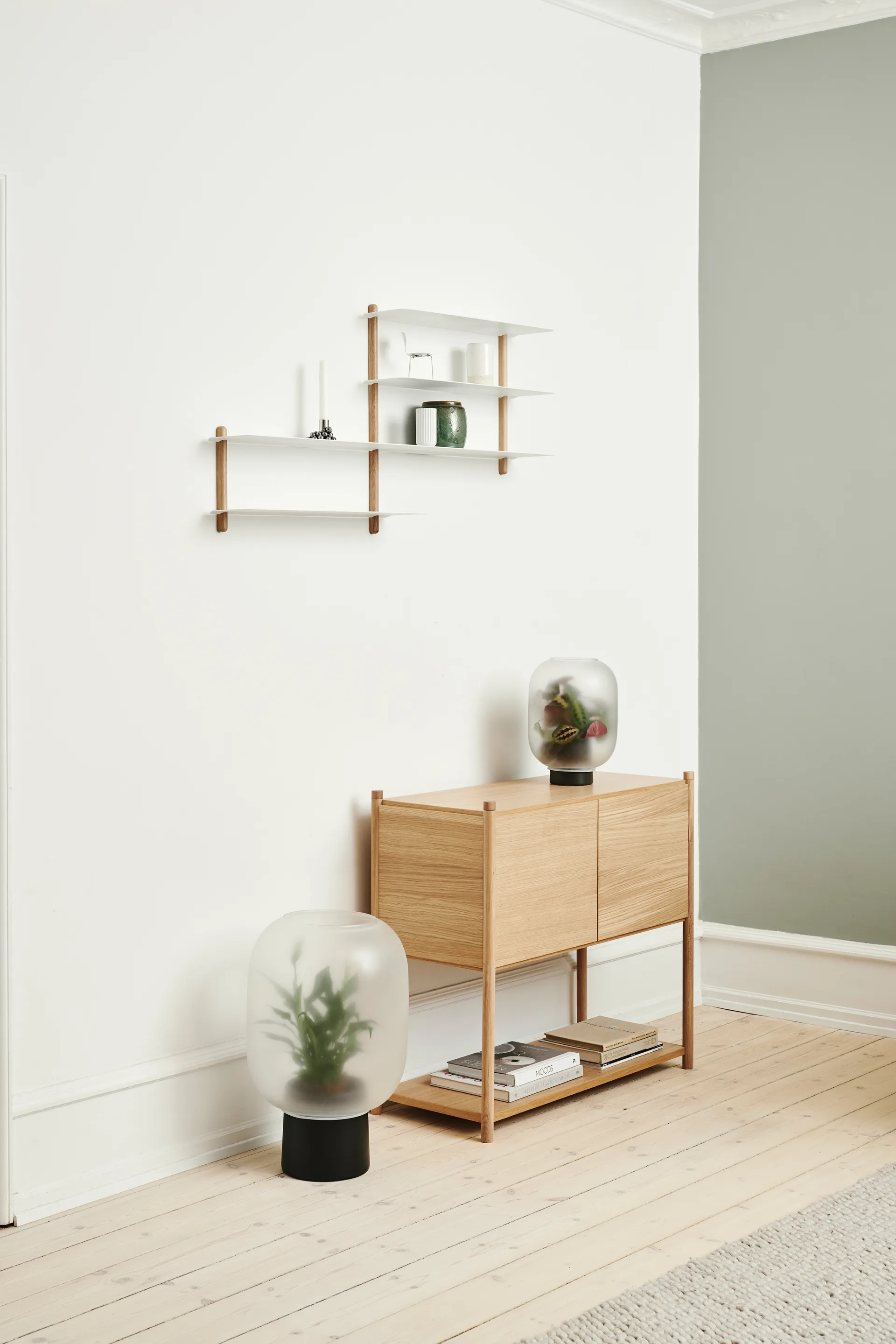 Sceene bookcase B, Vaalea tammi Gejst