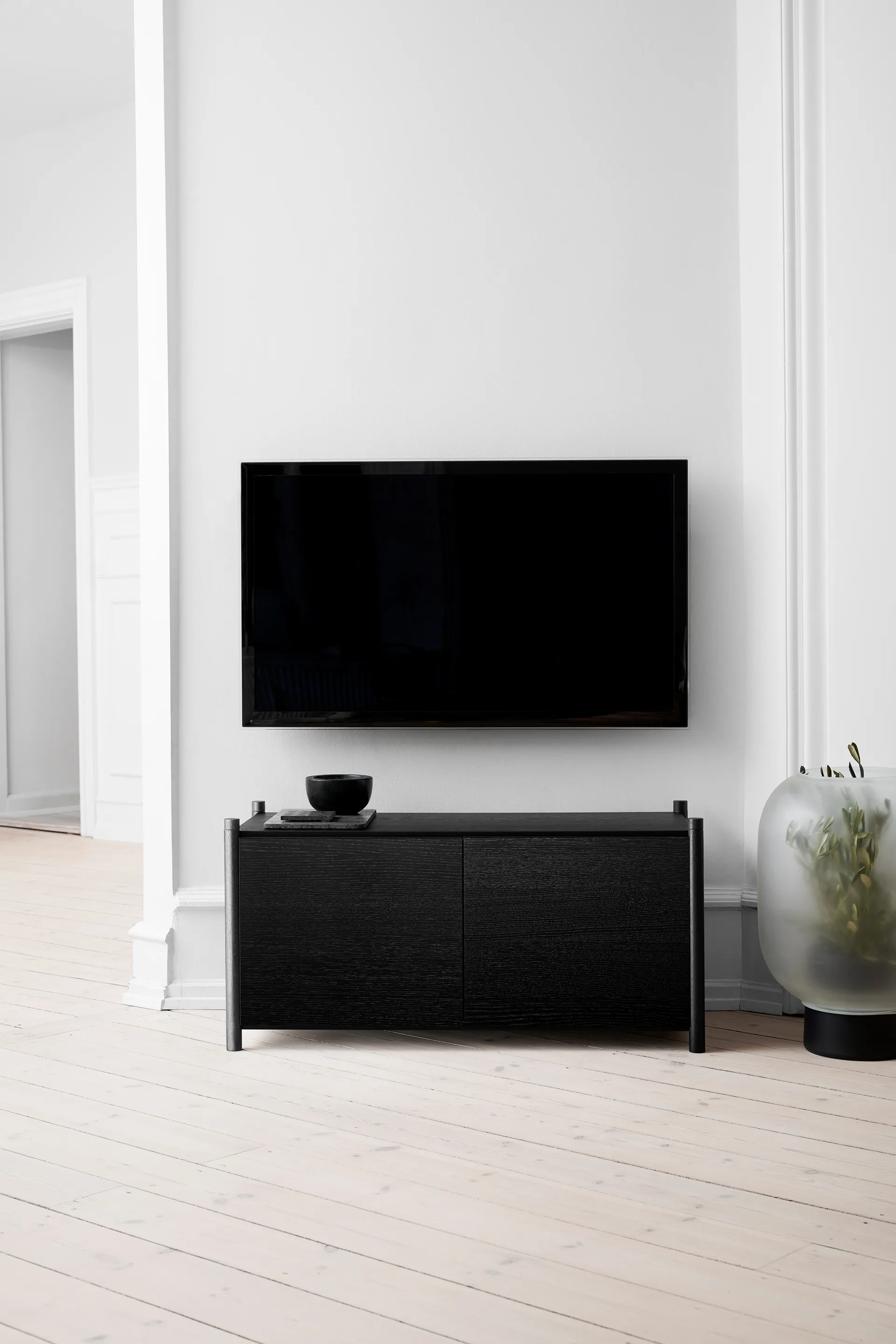 Sceene bookcase G, Mustaksi petsattu tammi Gejst