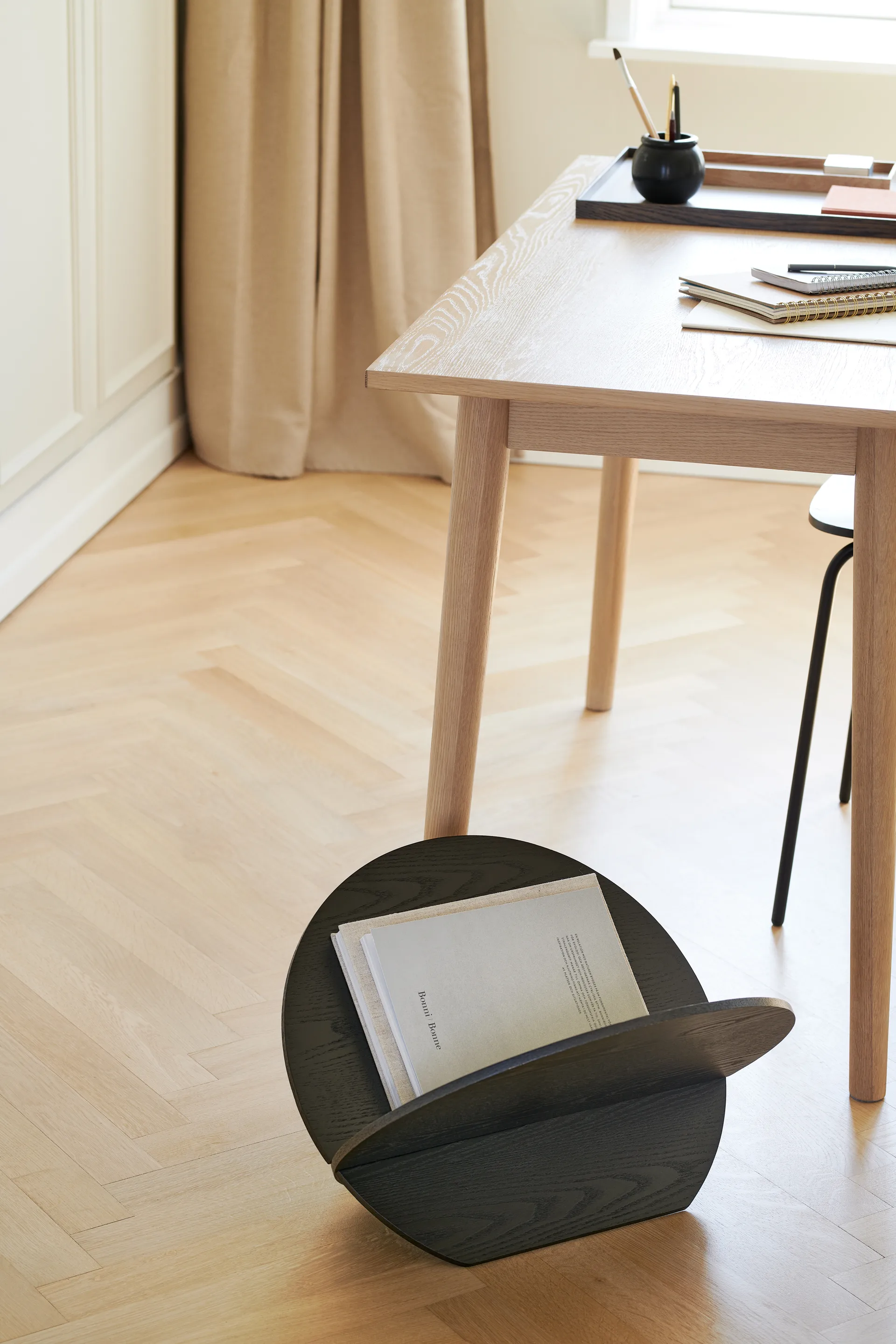 Silia sanomalehtiteline, Musta tuhka Gejst