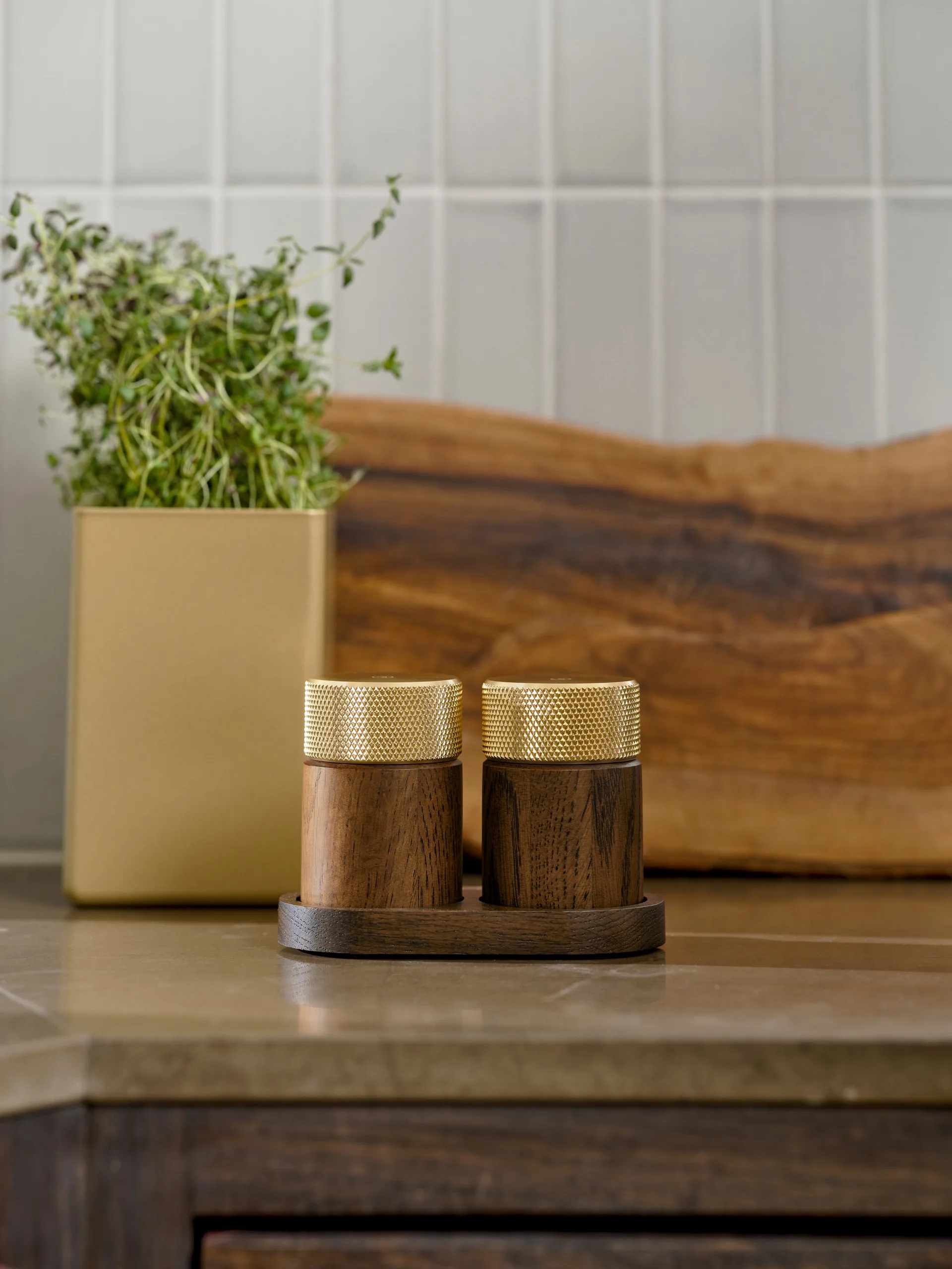 Sina suola- ja pippurimylly 6 cm, Tumma saarni messinki Gejst