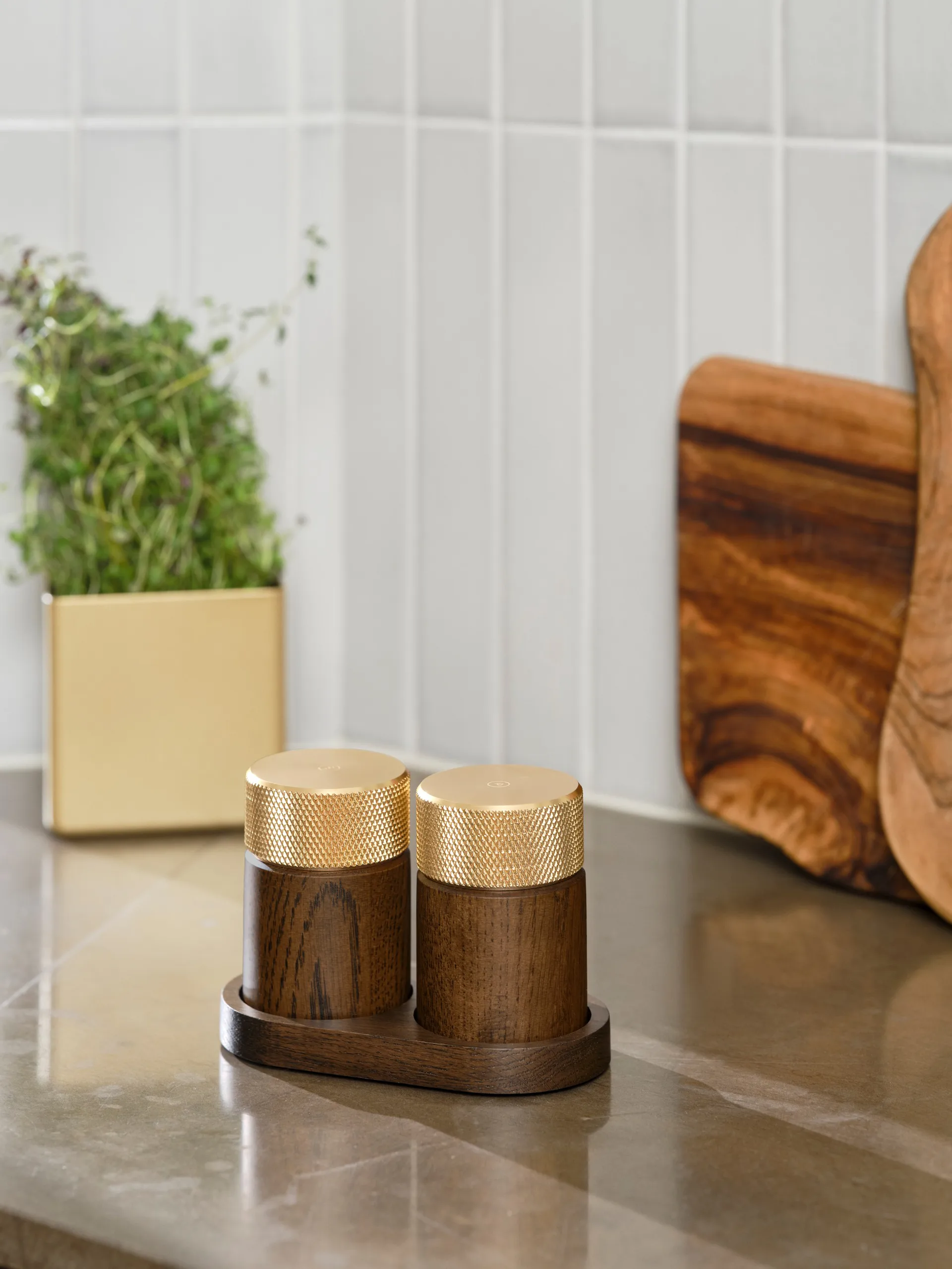 Sina suola- ja pippurimylly 6 cm, Tumma saarni messinki Gejst