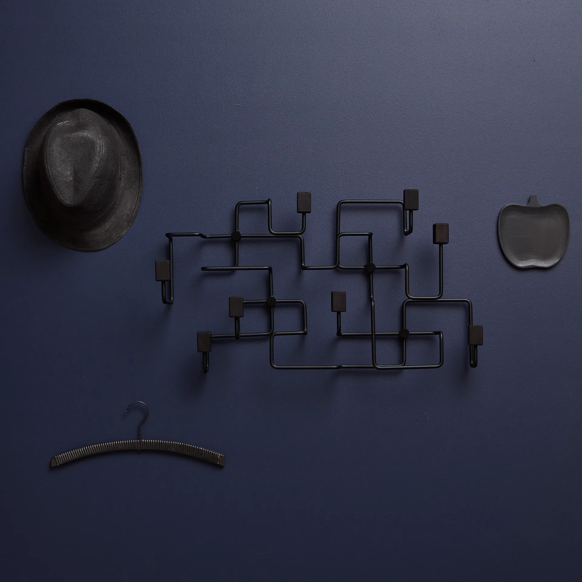 Underground vaateripustin, Musta-mustaksi petsattu tammi Gejst