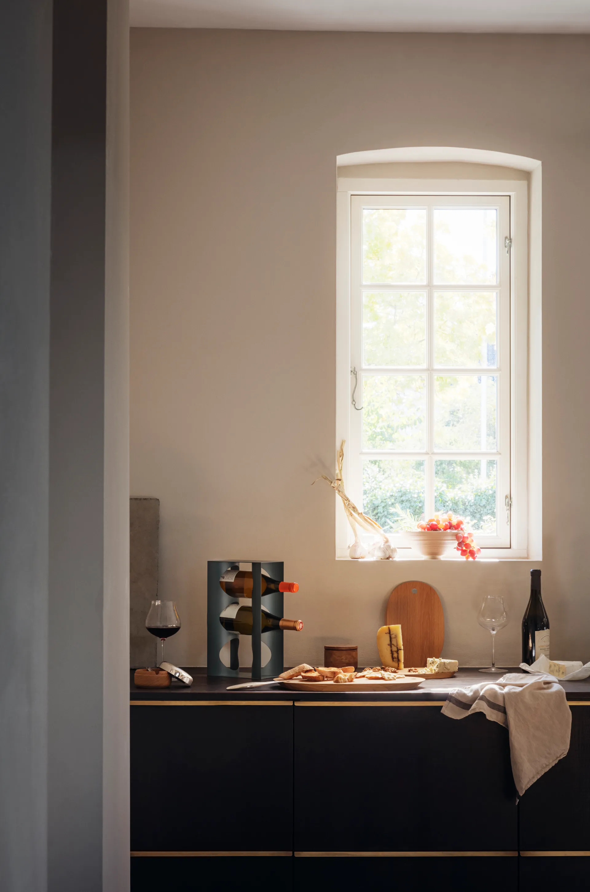 Alfredo suolasirotin Ø 8,5 cm, Tammi-ruostumaton teräs Georg Jensen