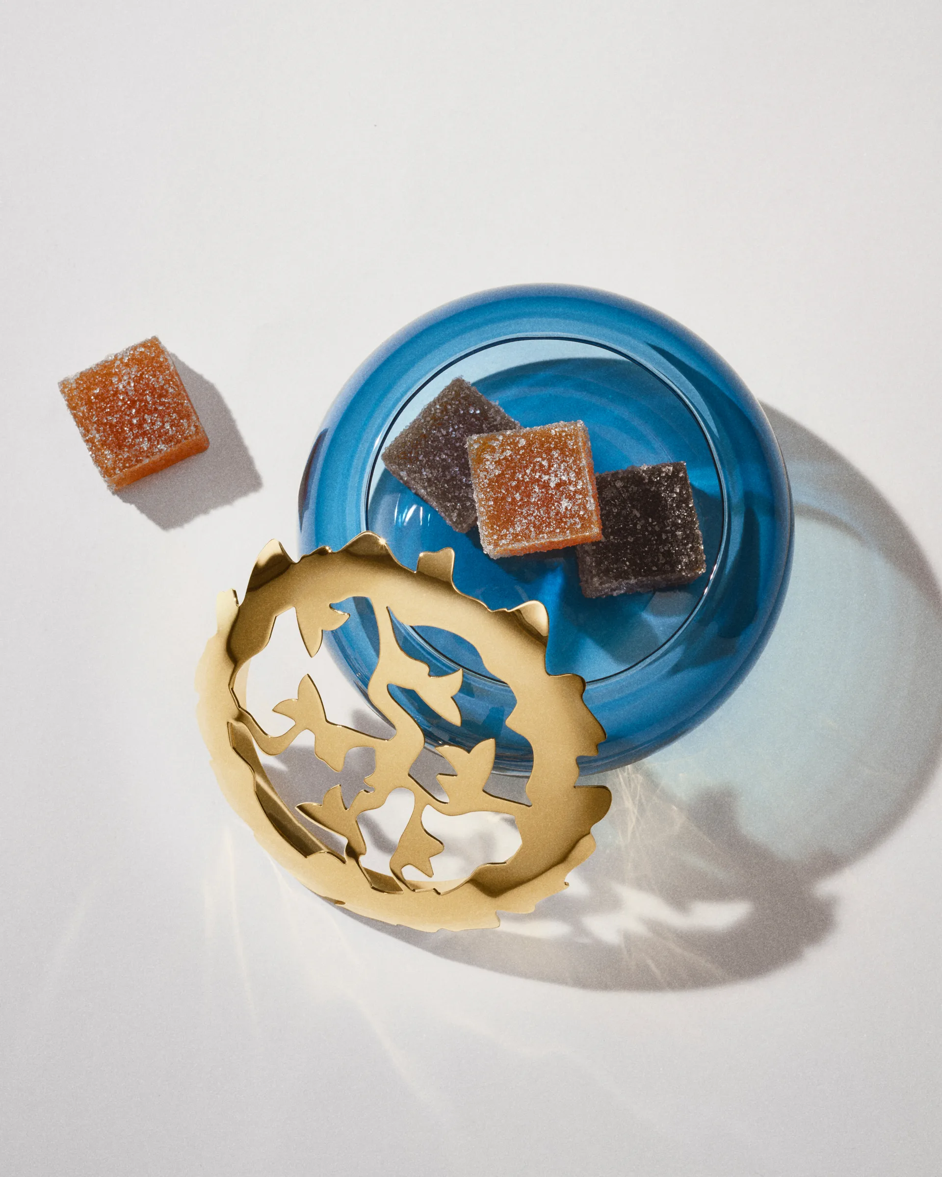 Spring 2025 Bonbonniere Ø10,6 cm, Sininen-kulta Georg Jensen