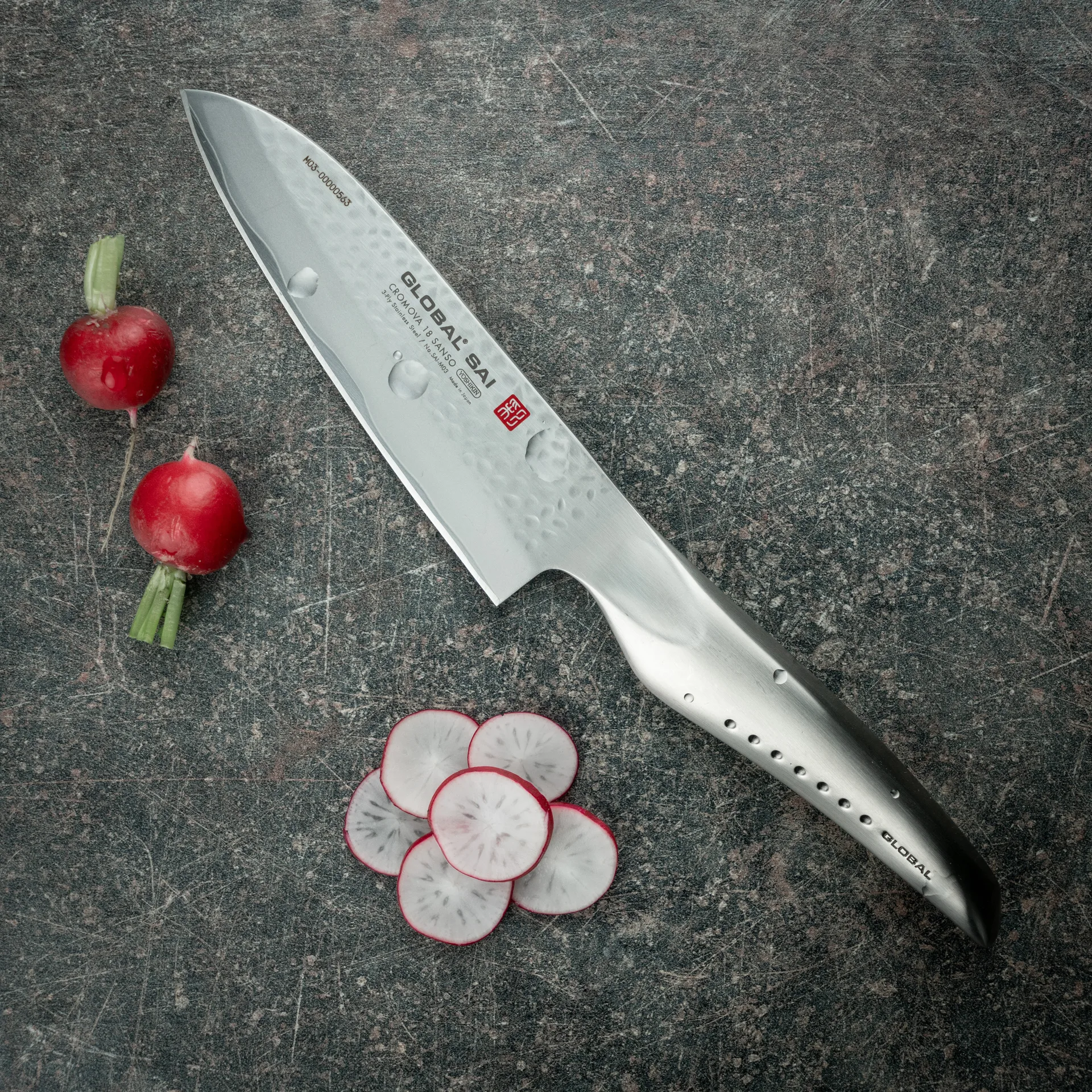 Global SAI-M03 Santoku-veitsi 13,5 cm, Ruostumaton teräs Global