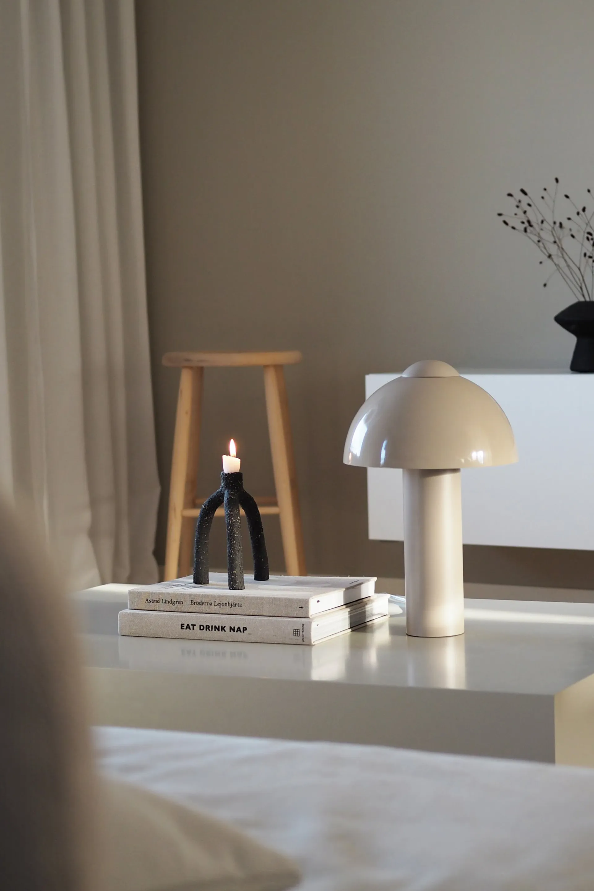 Buddy 23 -pöytävalaisin 36 cm, Hiekka Globen Lighting