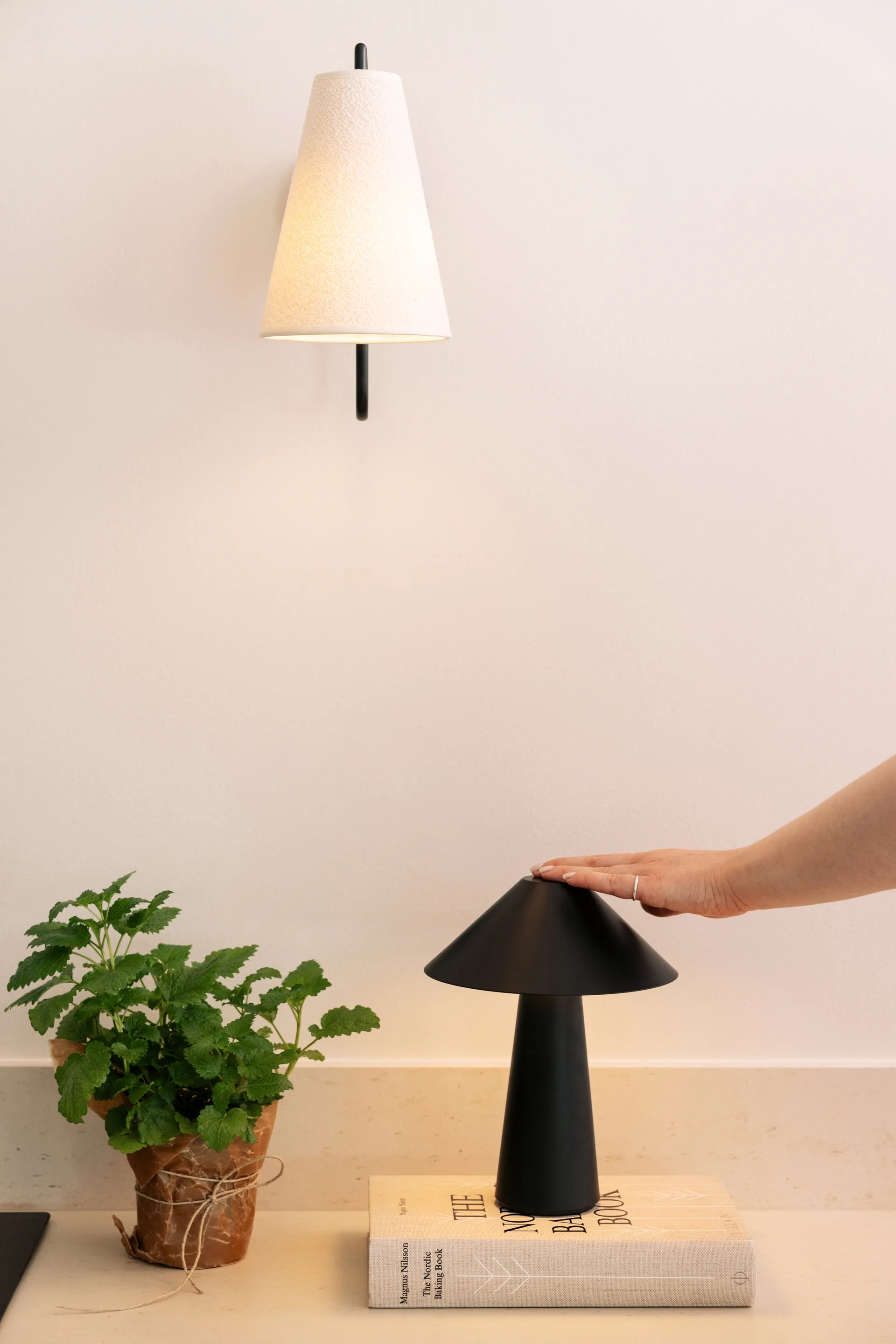 Cannes kannettava pöytävalaisin, Musta Globen Lighting