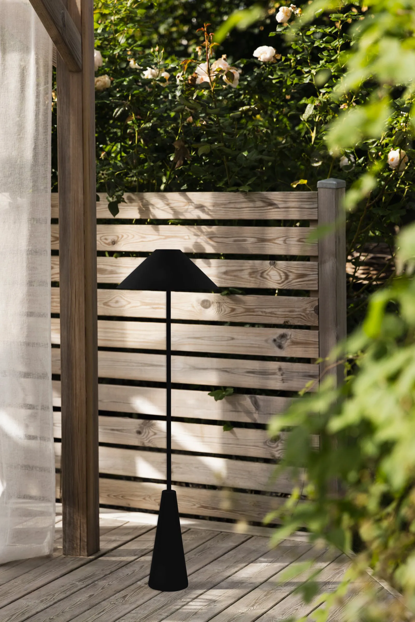 Cannes lattiavalaisin kannettava, Musta Globen Lighting