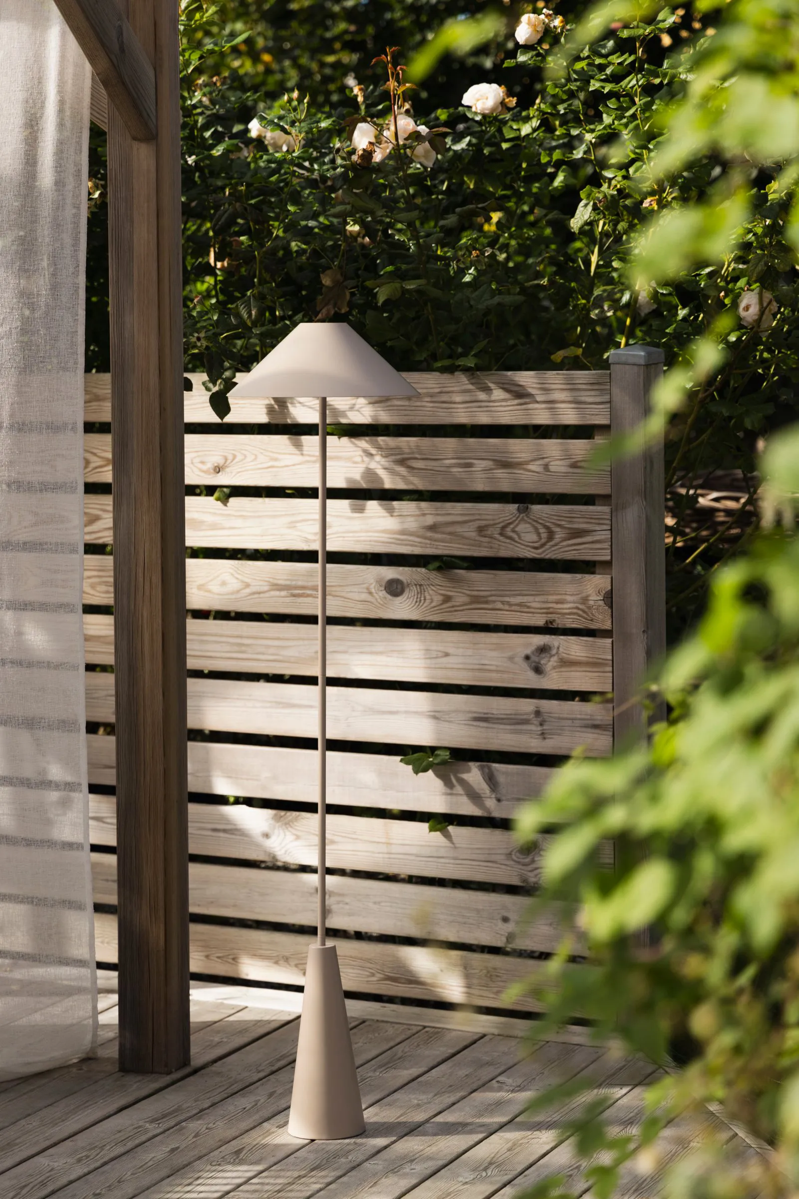 Cannes lattiavalaisin kannettava, Muta Globen Lighting