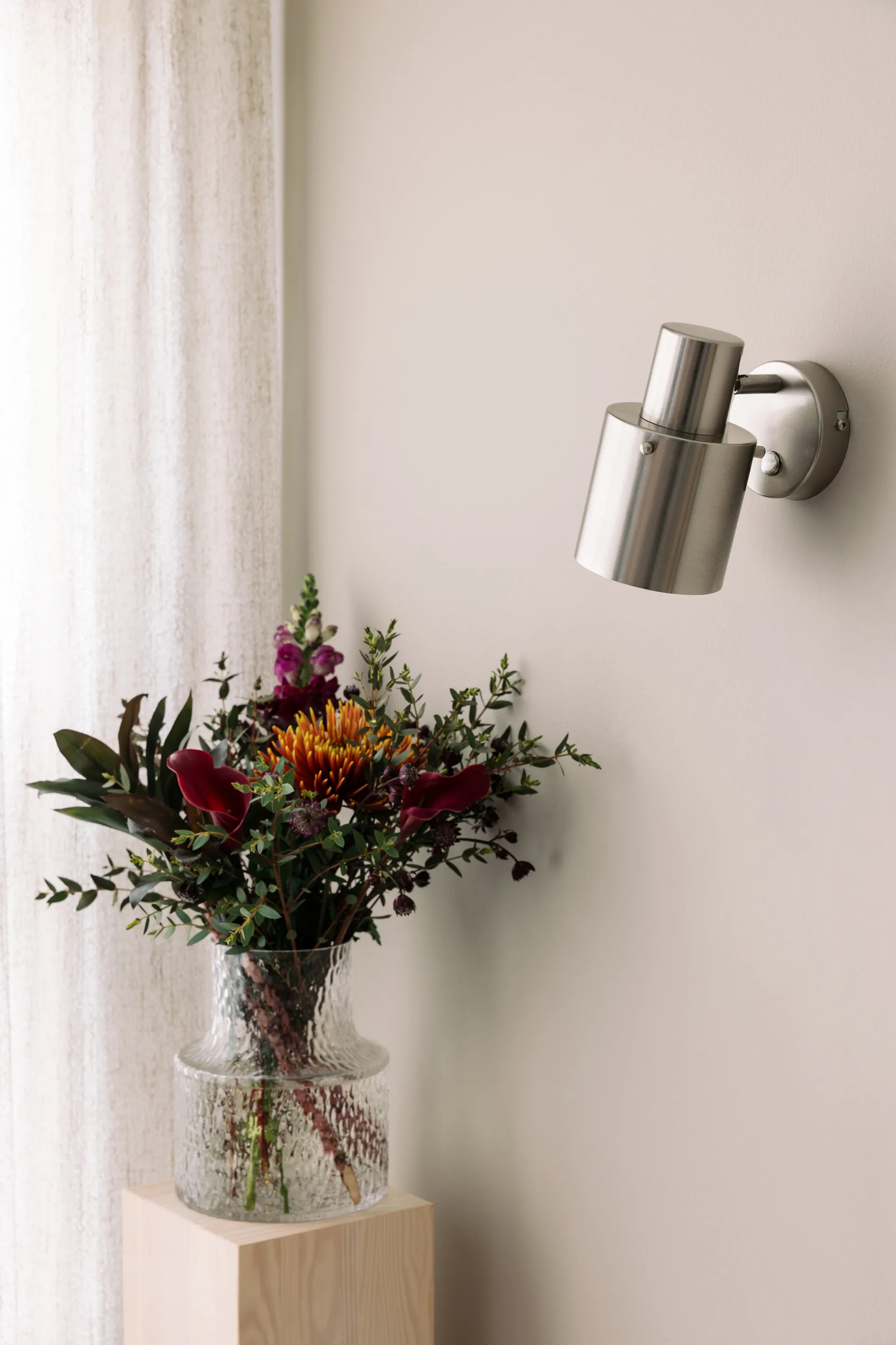 Clark 1 seinälamppu, Harjattua terästä Globen Lighting