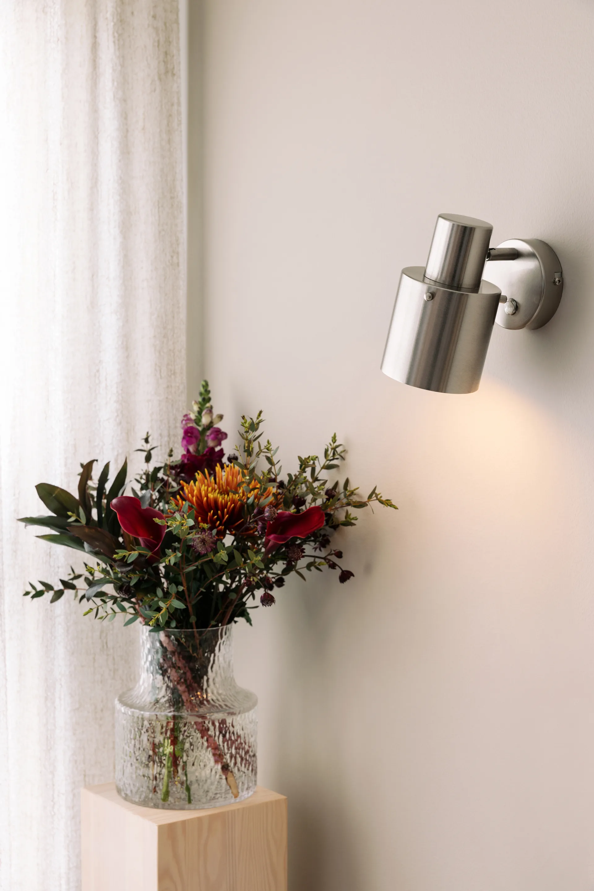 Clark 1 seinälamppu, Harjattua terästä Globen Lighting