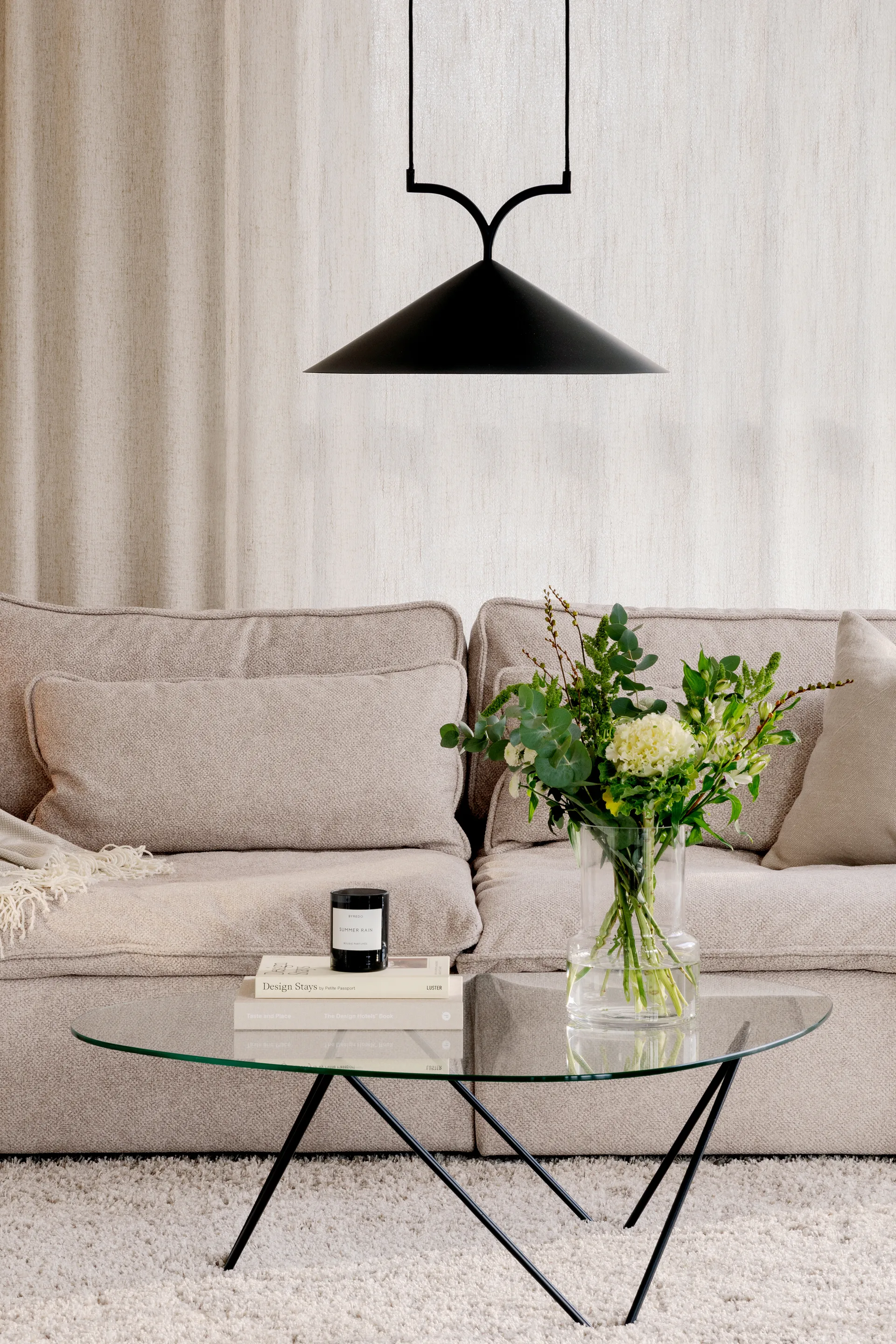 Curve riippuvalaisin 50, Musta Globen Lighting