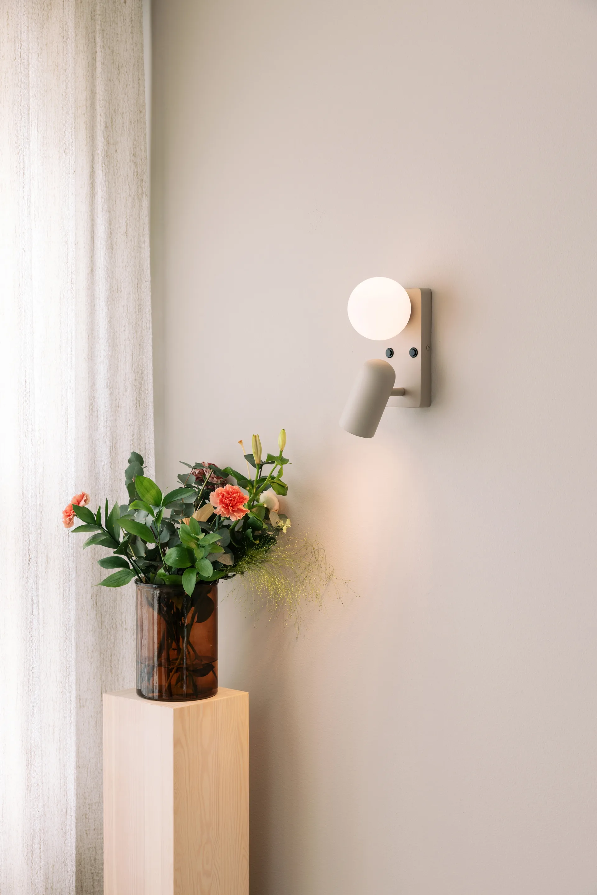 Doppio seinävalaisin, Beige Globen Lighting