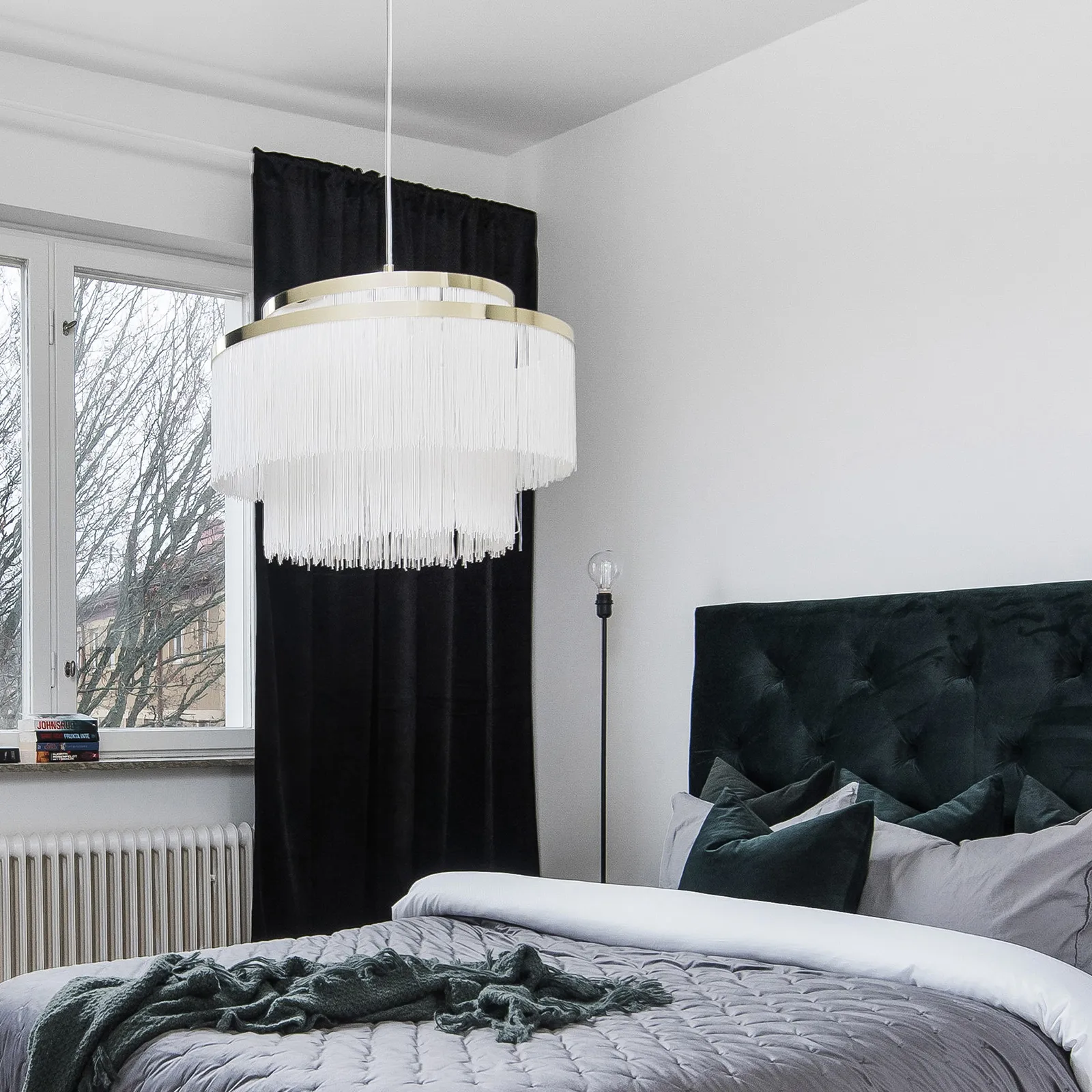 Frans kattovalaisin, valkoinen, messinki Globen Lighting