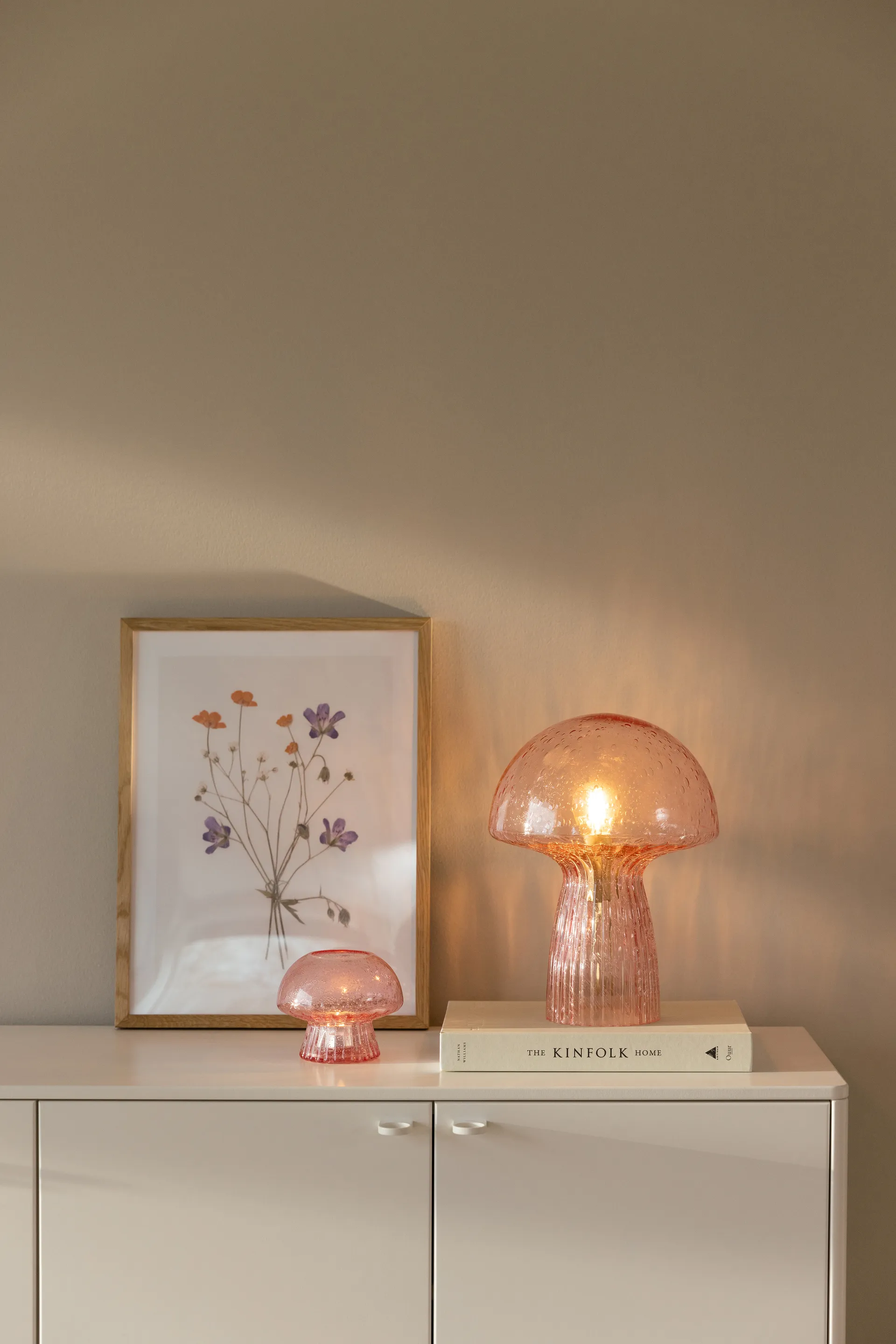 Fungo 12 tuikkukynttilälyhty Special Edition, Vaaleanpunainen Globen Lighting