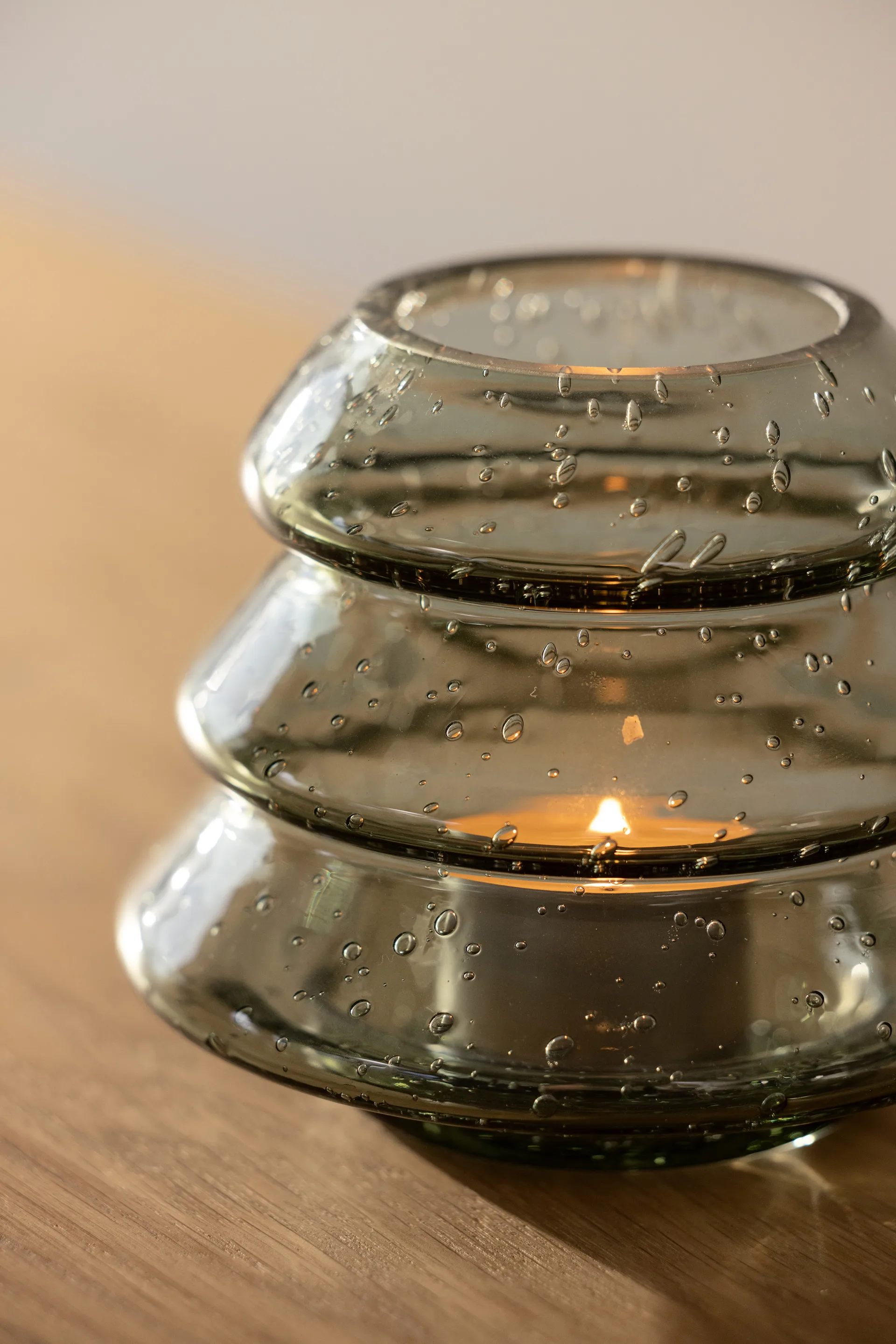 Gran 12 tuikkukynttilänpidike., Vihreä Globen Lighting