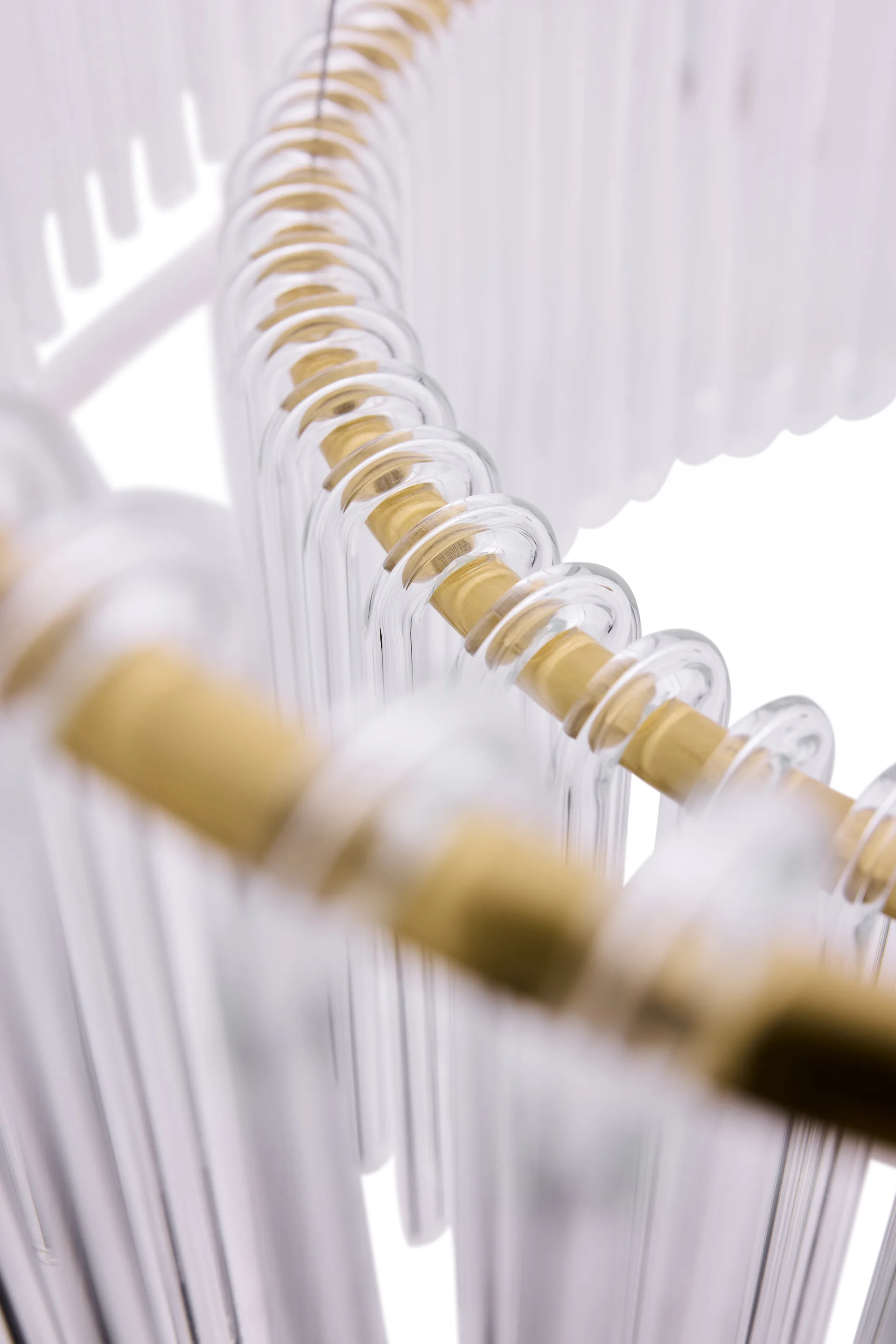 Hook 60 riippuvalaisin, Klar-harjattu messingistä Globen Lighting