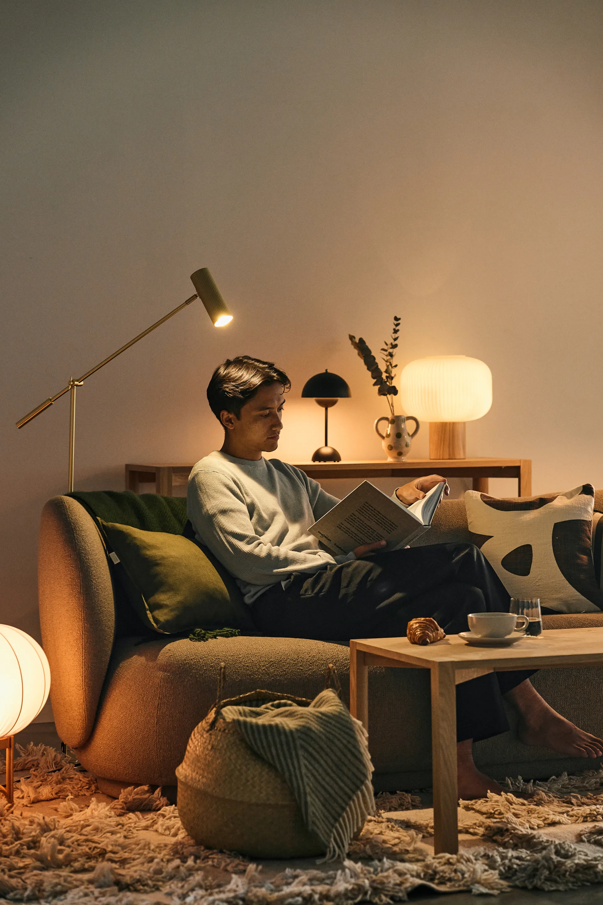 Hubble lattiavalaisin, Harjattu messinki Globen Lighting