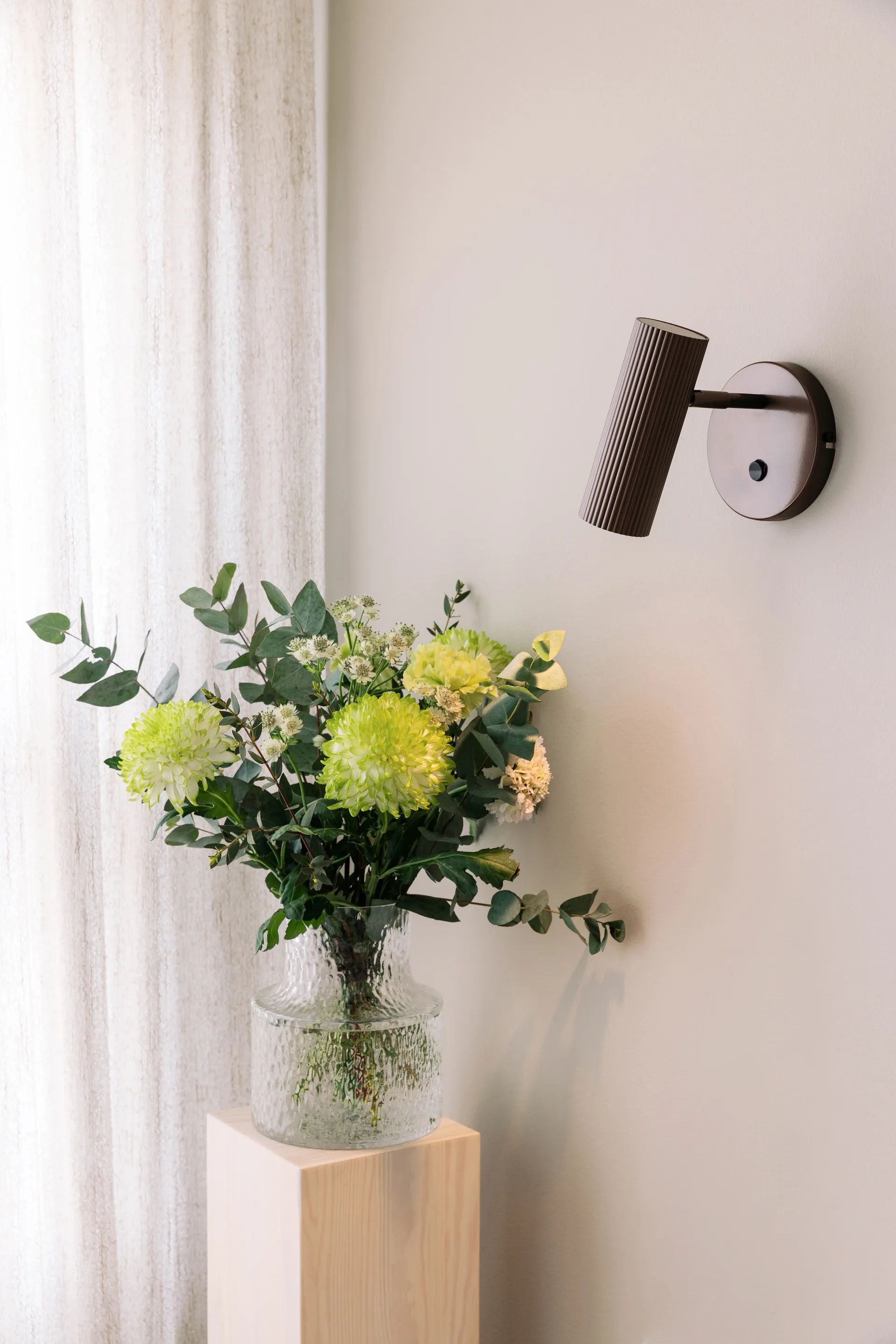 Hubble seinävalaisin, Pronssi Globen Lighting